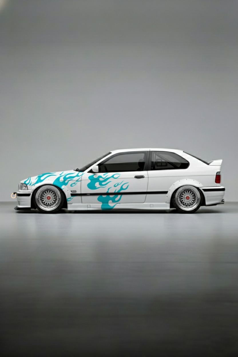 Coche con kit de vinilo Llamas Azules Racing aplicado. Diseño de flamas frías o azules para un look de tuning agresivo y moderno.