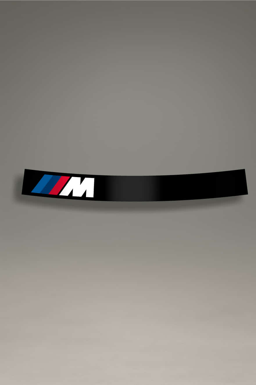 anda solar adhesiva en color negro para parabrisas, con logo M de BMW. Diseño para automovilismo, tuning y personalización, ofrece estilo y protección UV.