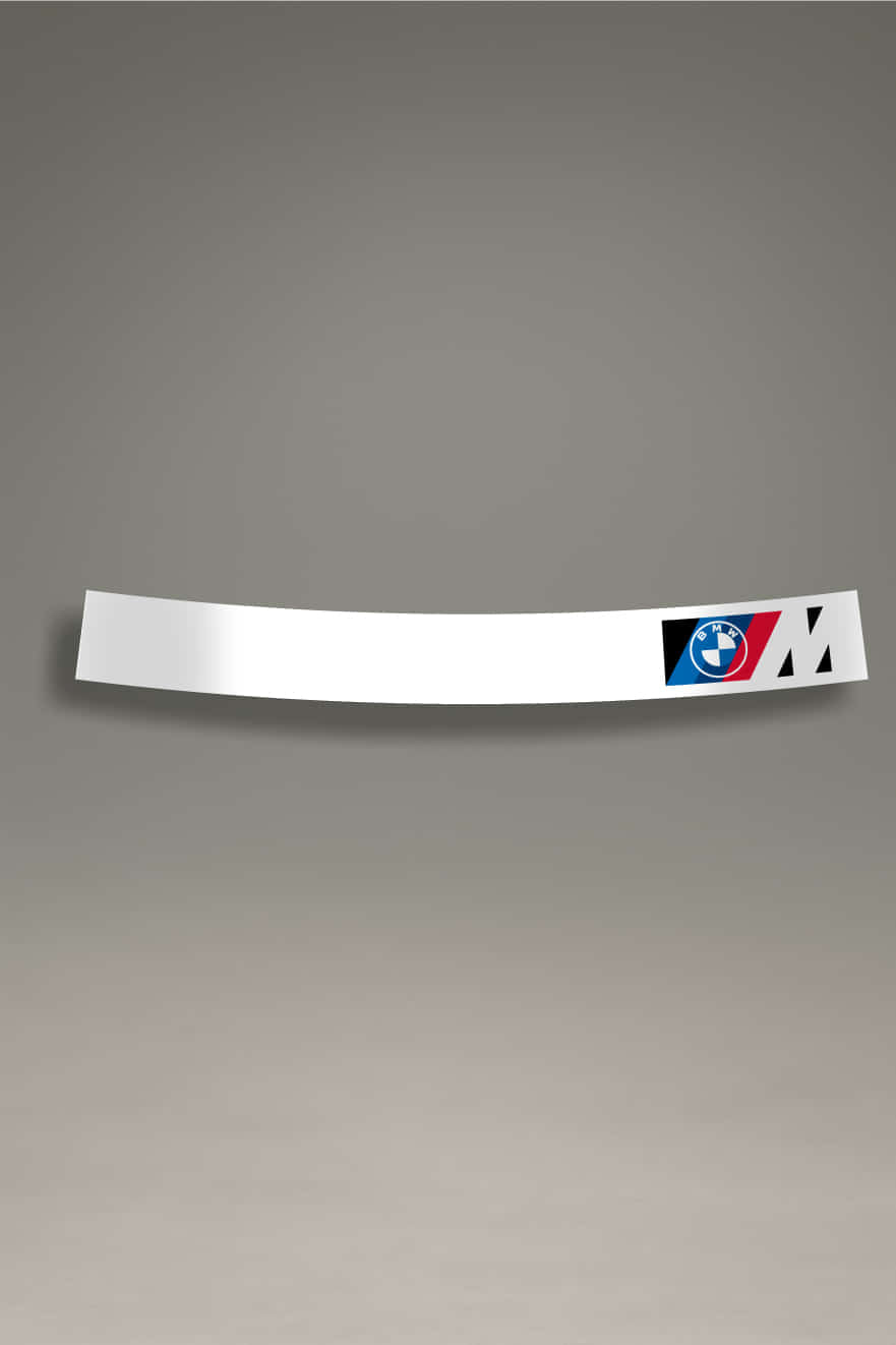 Parasol BMW M en color blanco con detalles en negro y rojo, incluyendo el logotipo de BMW y la insignia M. Ideal para personalizar vehículos BMW, con un diseño elegante y deportivo que refleja el estilo distintivo de la marca BMW.