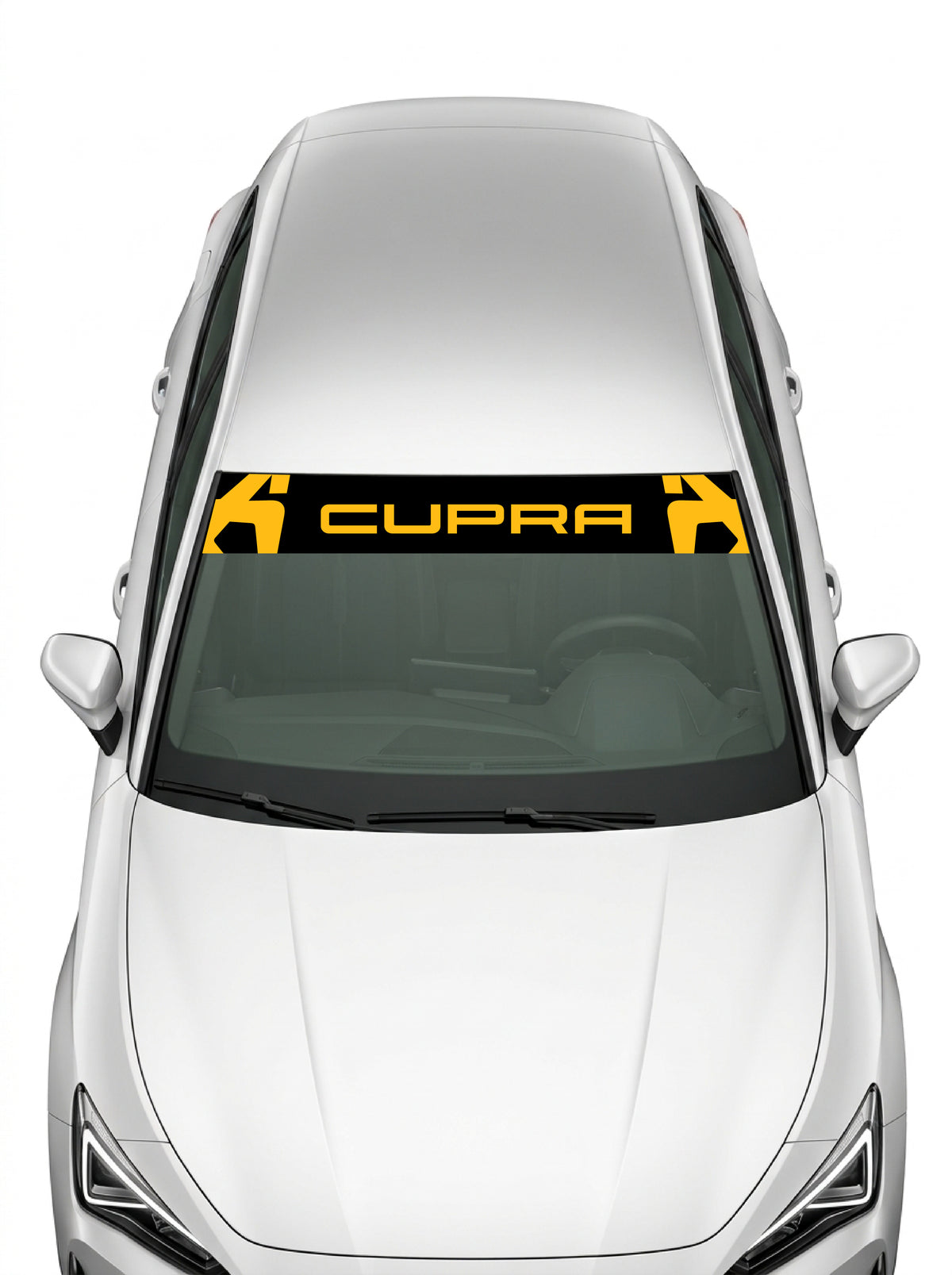 Coche con el parasol de vinilo Cupra negro con el lettering CUPRA en amarillo y los emblemas recortados en los bordes instalado en el parabrisas