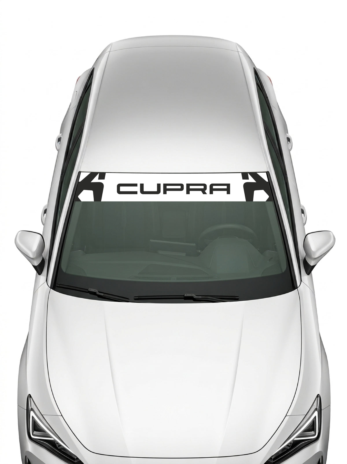 Coche con el parasol de vinilo Cupra blanco con el lettering CUPRA en negro y los emblemas recortados en los bordes instalado en el parabrisas