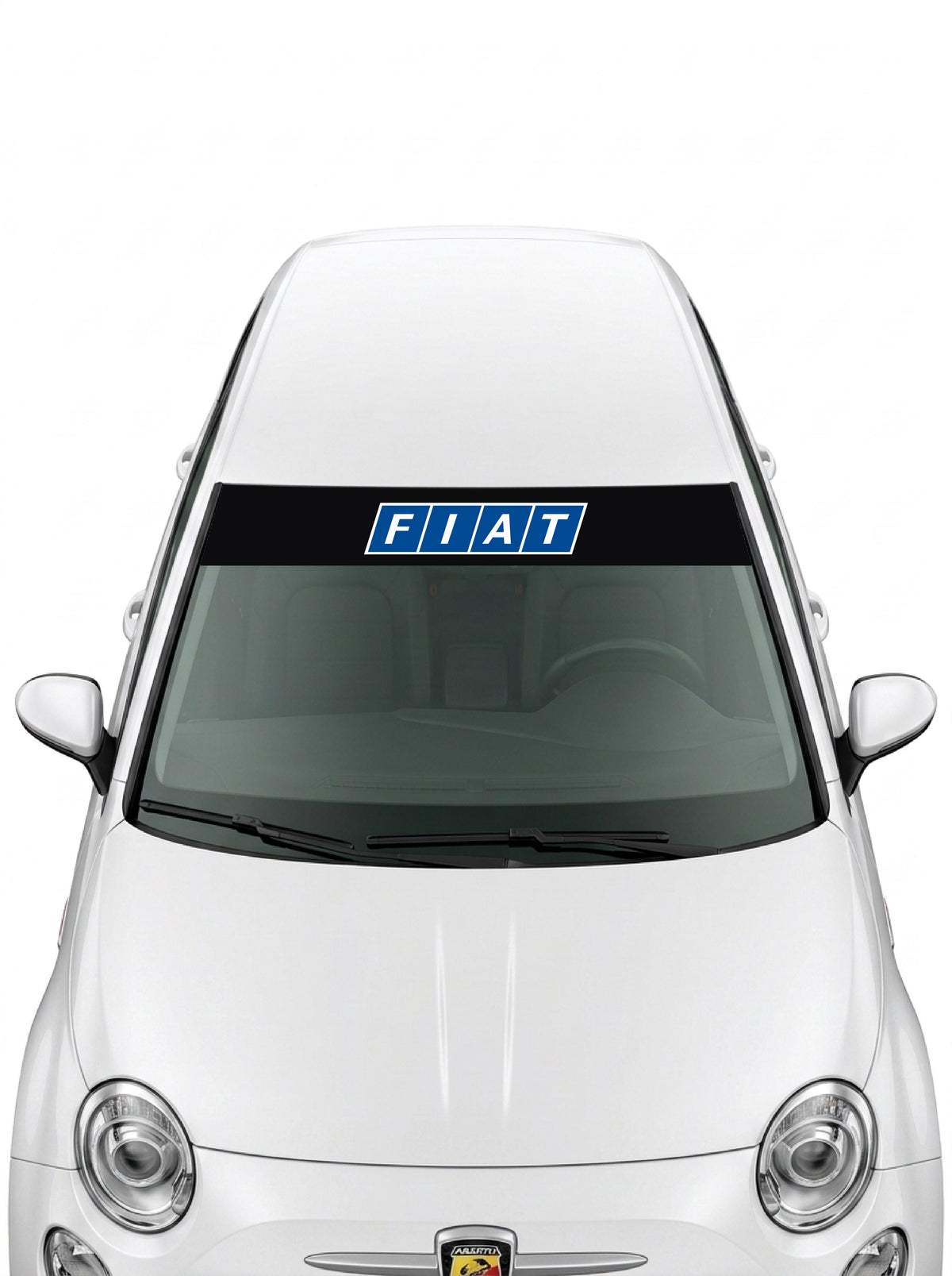 Parasol de vinilo Fiat negro con el emblema F.I.A.T en bloques azules, instalado en el parabrisas de un Fiat 500 blanco