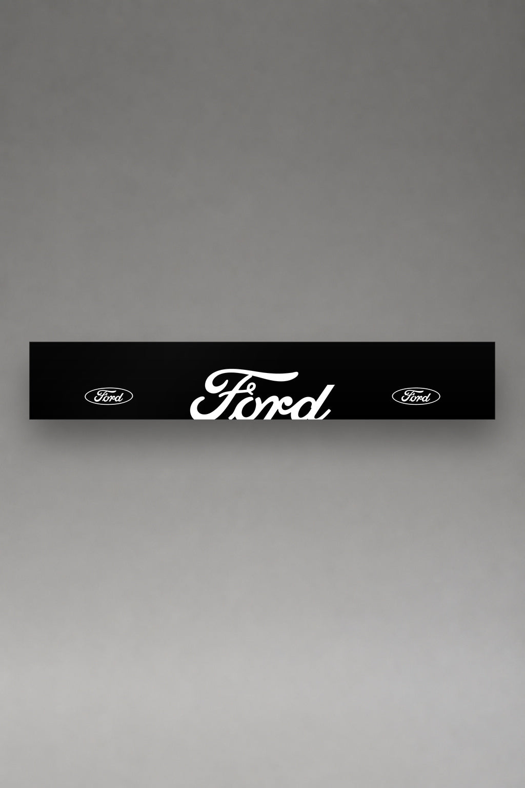 Parasol de vinilo Ford · Composición Triple Óvalos, la tira entera de 150 x 25 cm vista de frente, de MOA-Grafics.