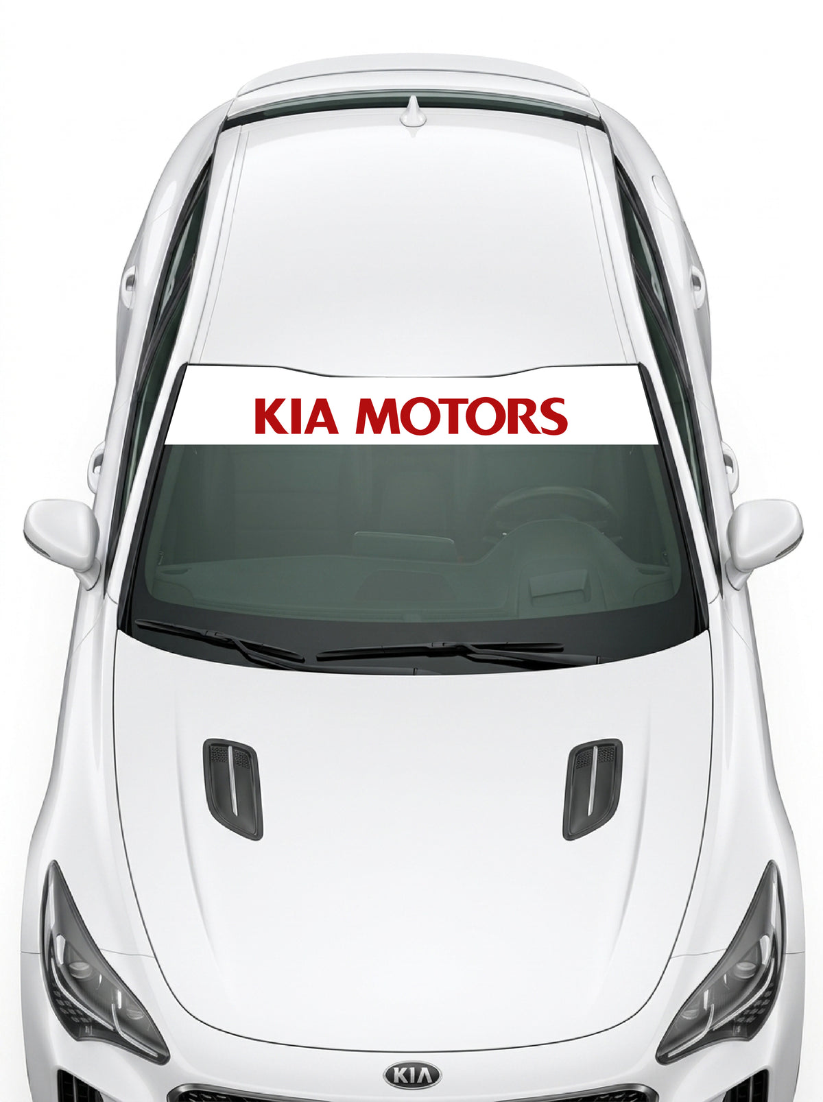 Coche con el parasol de vinilo Kia blanco con el lettering KIA MOTORS en rojo instalado en el parabrisas