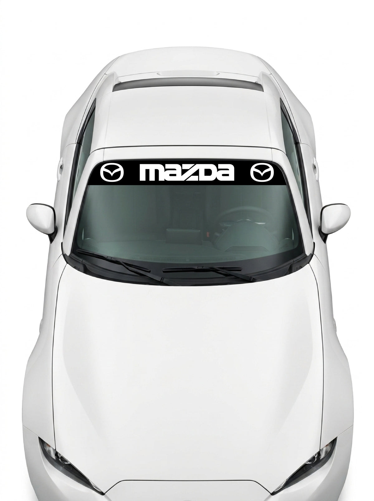 Coche con el parasol de vinilo Mazda negro con el lettering MAZDA entre dos emblemas ovales en blanco instalado en el parabrisas