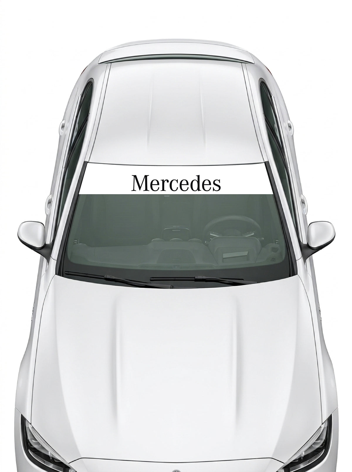 Coche con el parasol de vinilo Mercedes-Benz blanco con el lettering Mercedes en negro instalado en el parabrisas