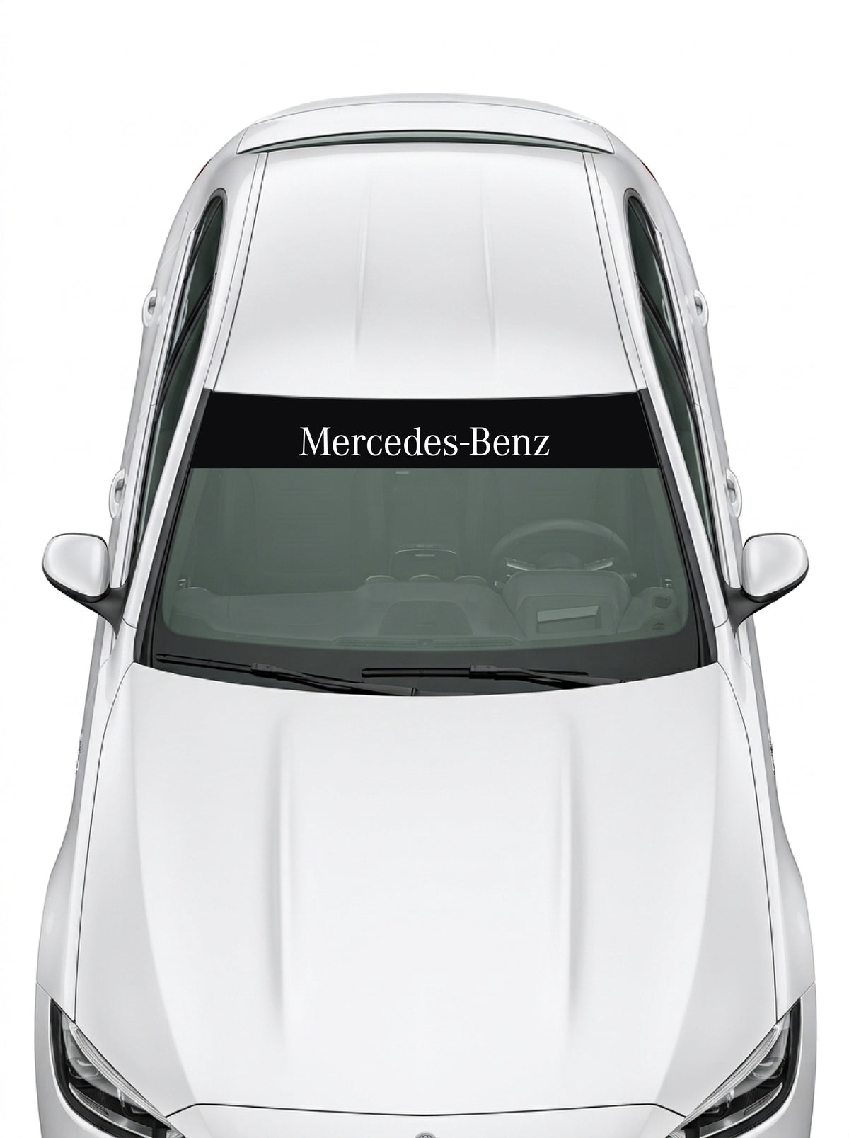 Coche con el parasol de vinilo Mercedes-Benz negro con el lettering Mercedes-Benz en blanco instalado en el parabrisas