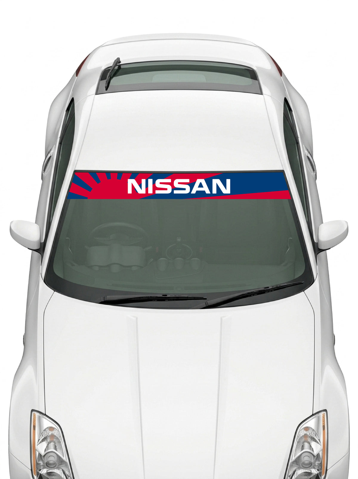 Coche con el parasol de vinilo Nissan azul con el sol naciente en rojo y el lettering NISSAN en blanco instalado en el parabrisas