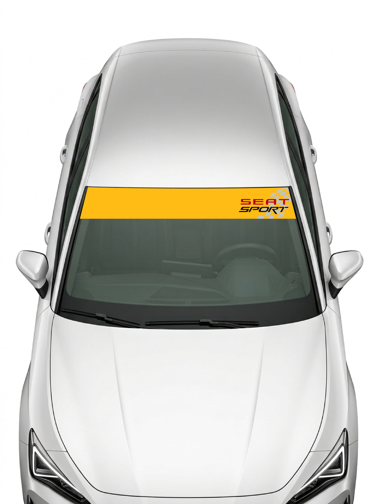 Coche con el parasol de vinilo Seat Sport amarillo con el lettering SEAT SPORT y la bandera a cuadros instalado en el parabrisas