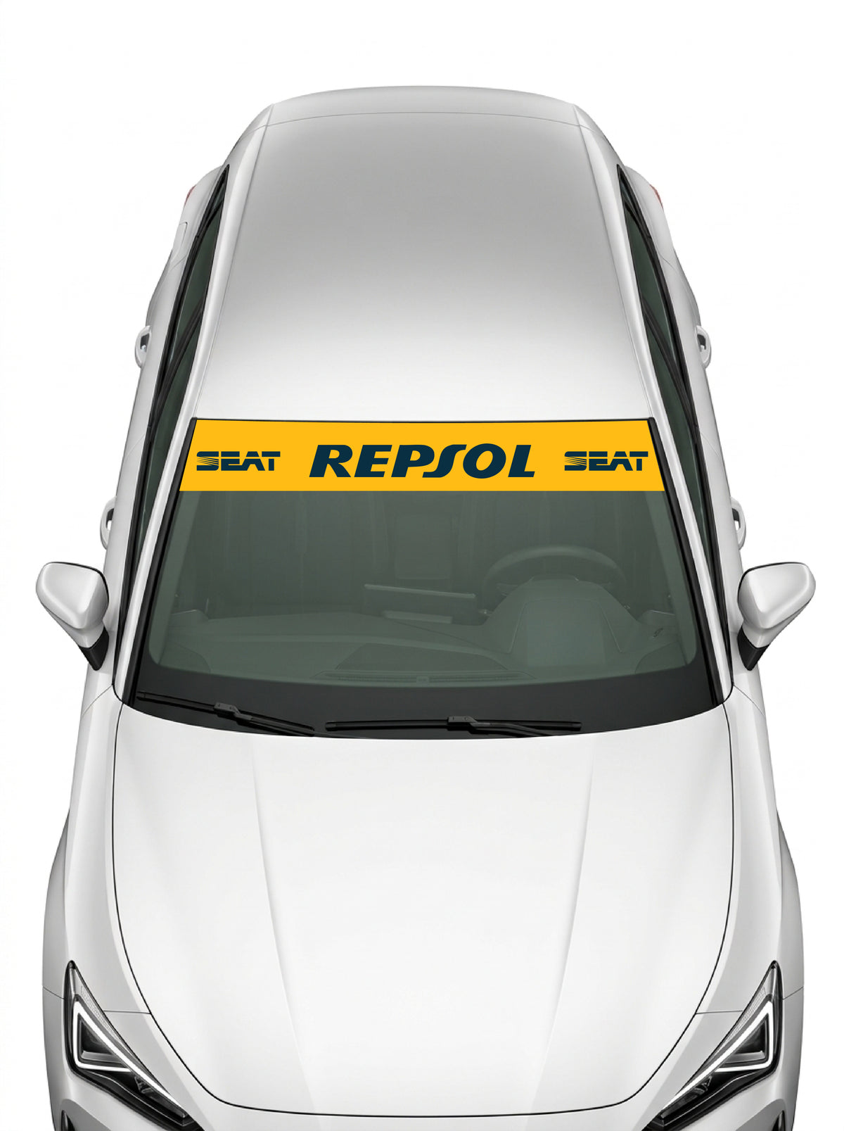 Coche con el parasol de vinilo Seat Repsol amarillo con el lettering REPSOL y SEAT en azul marino instalado en el parabrisas