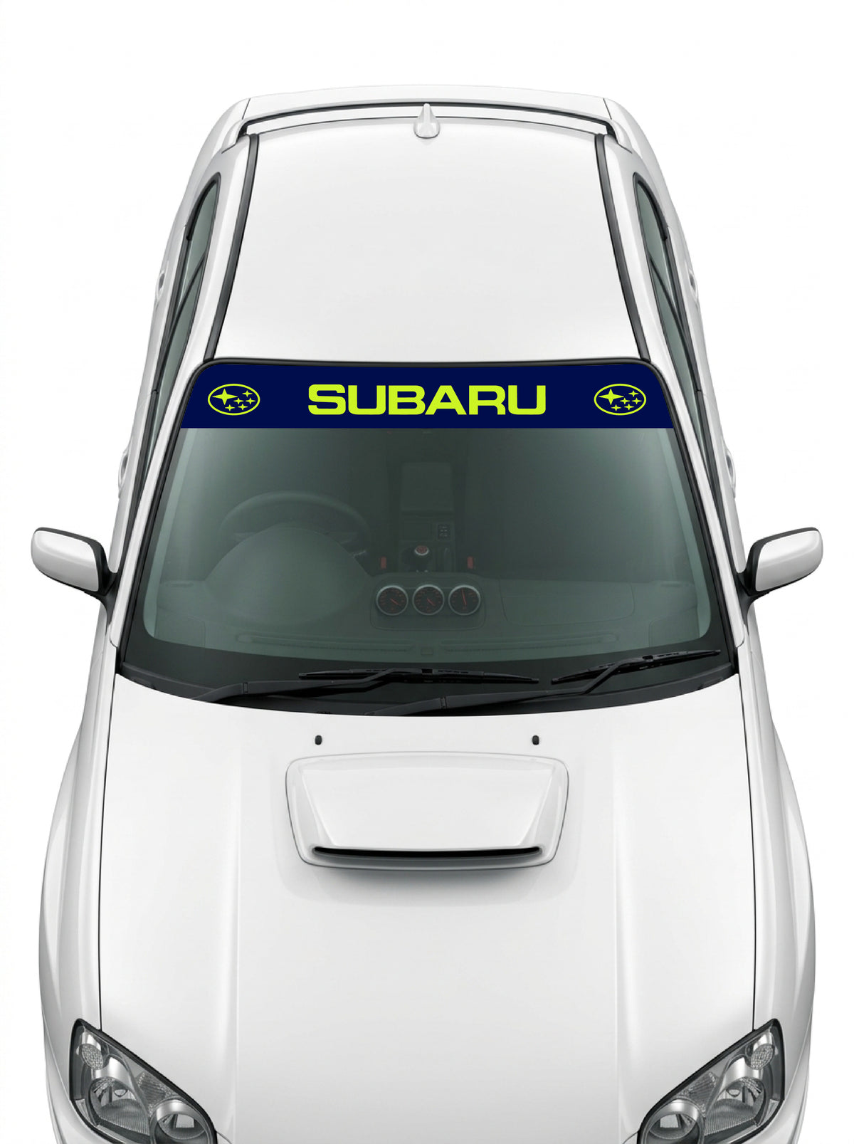 Coche con el parasol de vinilo Subaru azul marino con el lettering SUBARU en lima y el emblema ovalado de las Pleyades a los dos lados instalado en el parabrisas