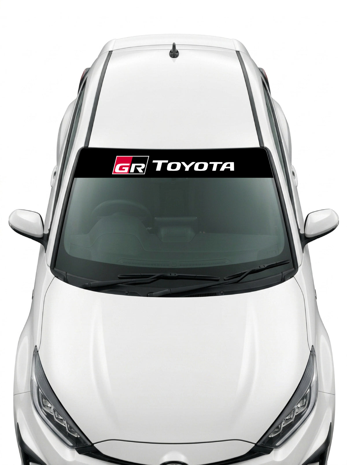 Coche con el parasol de vinilo Toyota negro con el emblema GR y el lettering TOYOTA en blanco instalado en el parabrisas