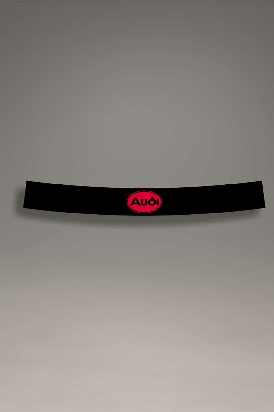 Parasol de vinilo negro para coche con el logo clásico de Audi en rojo. Accesorio de estilo minimalista de MOA-Grafics para proteger el interior del vehículo y personalizar su estética.