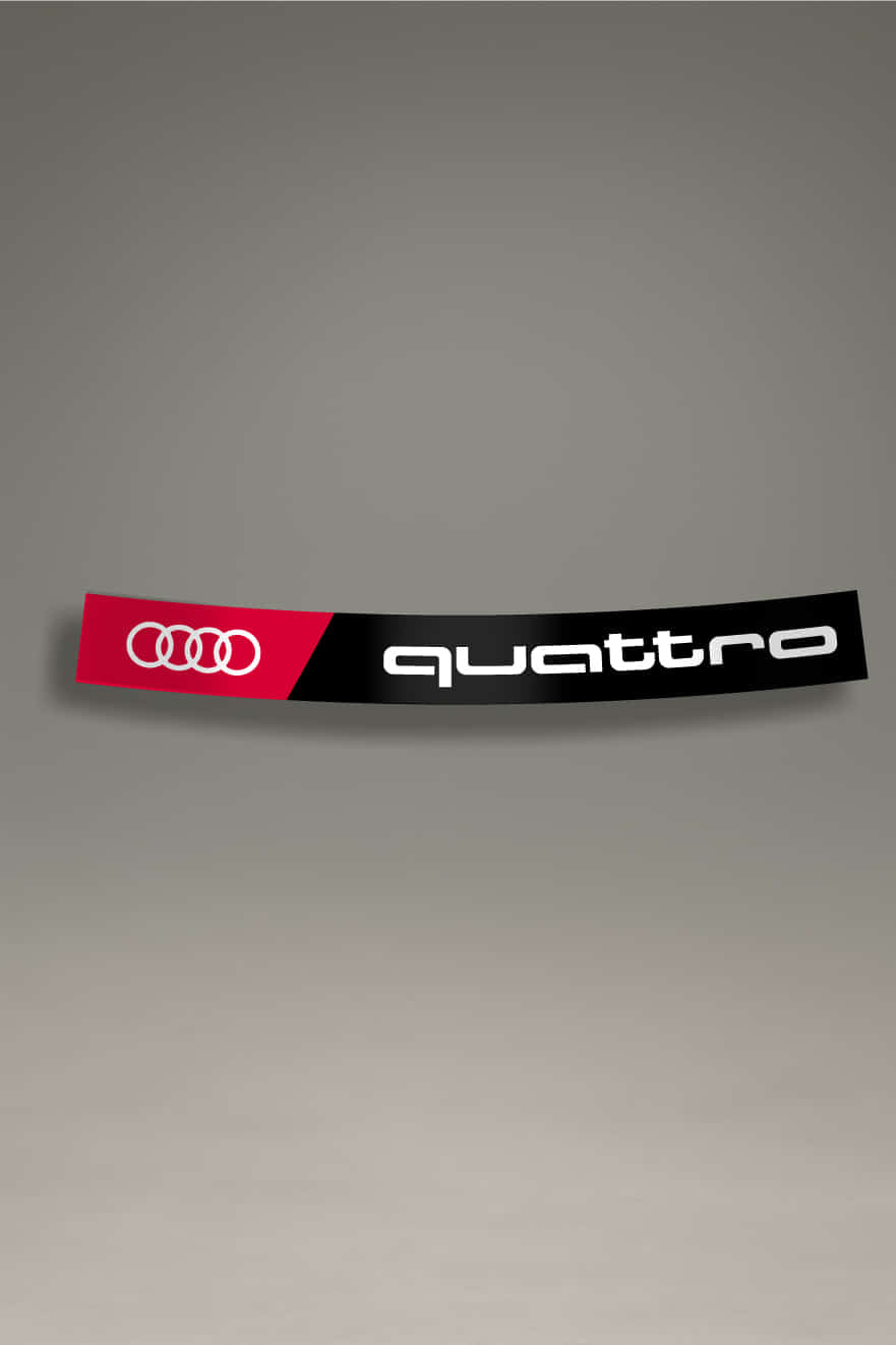 Parasol de vinilo para coche con diseño Audi Quattro en blanco sobre fondo negro y rojo. Accesorio de personalización deportiva de MOA-Grafics para proteger el interior del sol.