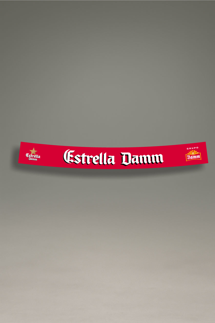 Parasol de vinilo rojo con el logotipo clásico de Estrella Damm y los emblemas de la marca. Un accesorio de MOA-Grafics para personalizar y proteger tu vehículo con un estilo mediterráneo.