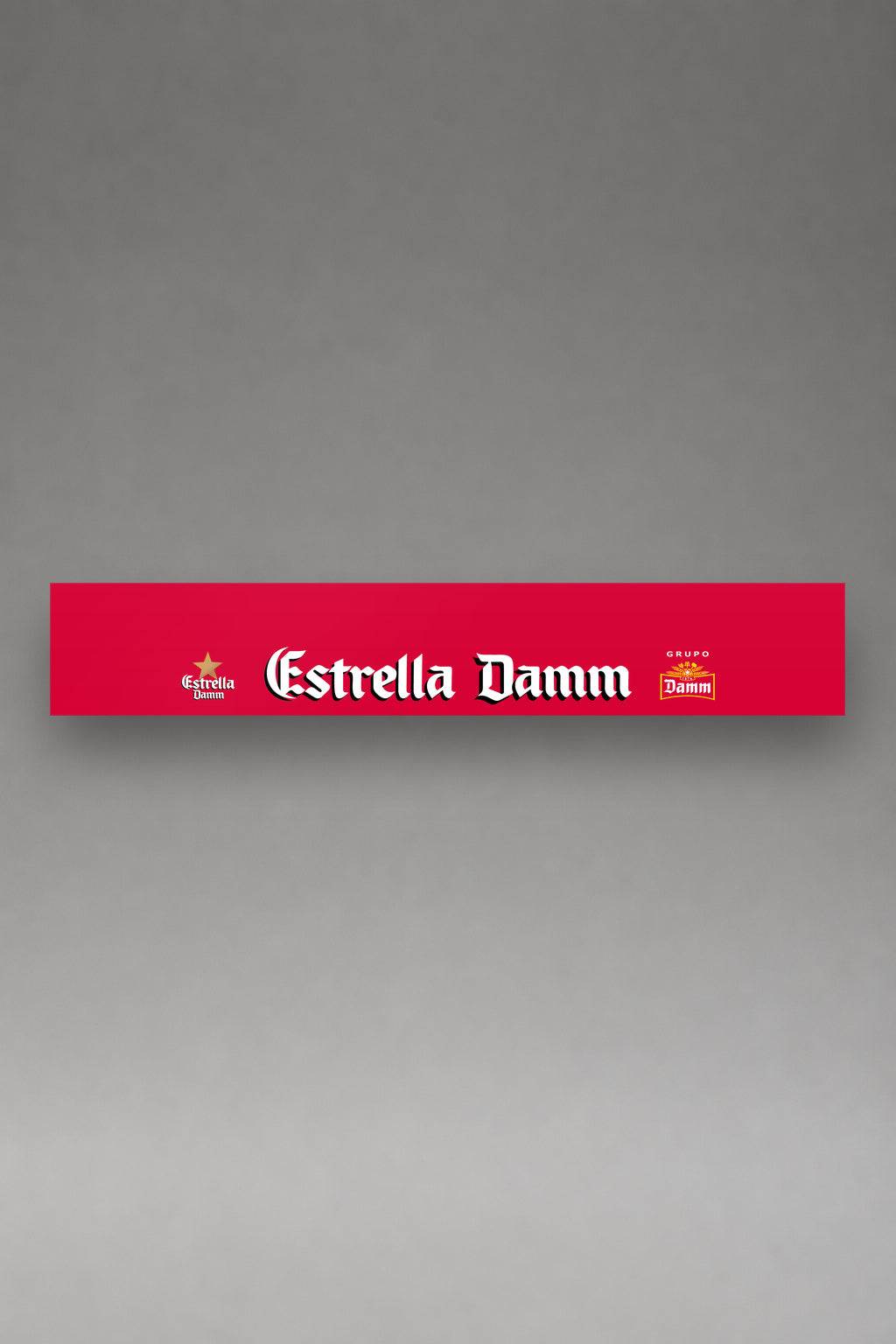 Parasol de vinilo Estrella Damm · Distintivo Deportivo, la tira entera de 150 x 25 cm vista de frente, de MOA-Grafics.