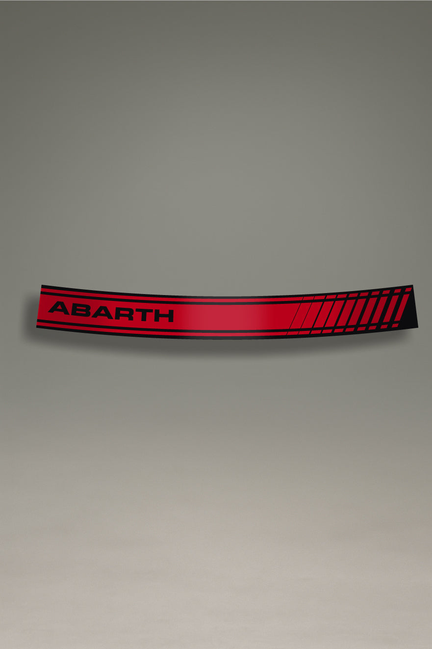 Parasol de vinilo rojo con el logo 'Abarth' y franjas laterales en negro. Un accesorio de diseño deportivo de MOA-Grafics para personalizar el parabrisas y proteger el interior del sol.