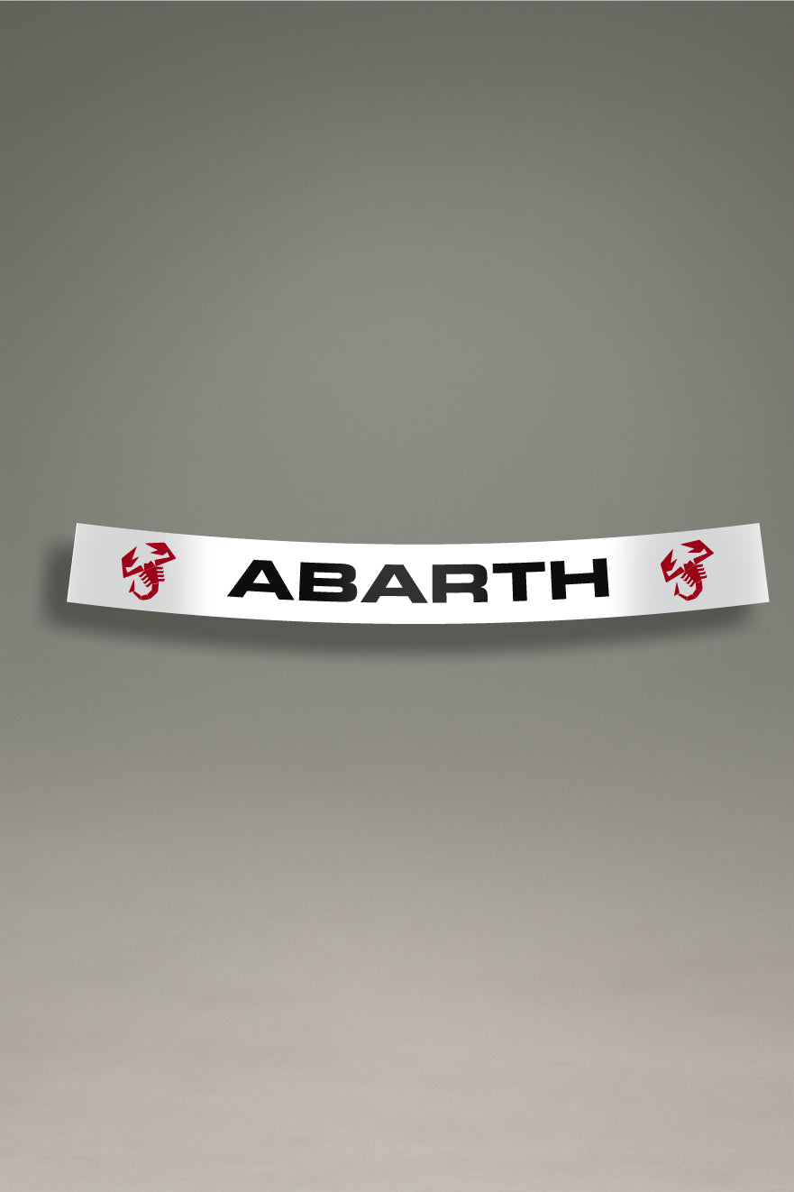 Parasol de vinilo blanco con el escorpión Abarth en rojo y el texto en negro. Accesorio de personalización de MOA-Grafics para dar un toque racing a tu coche y protegerlo del sol.