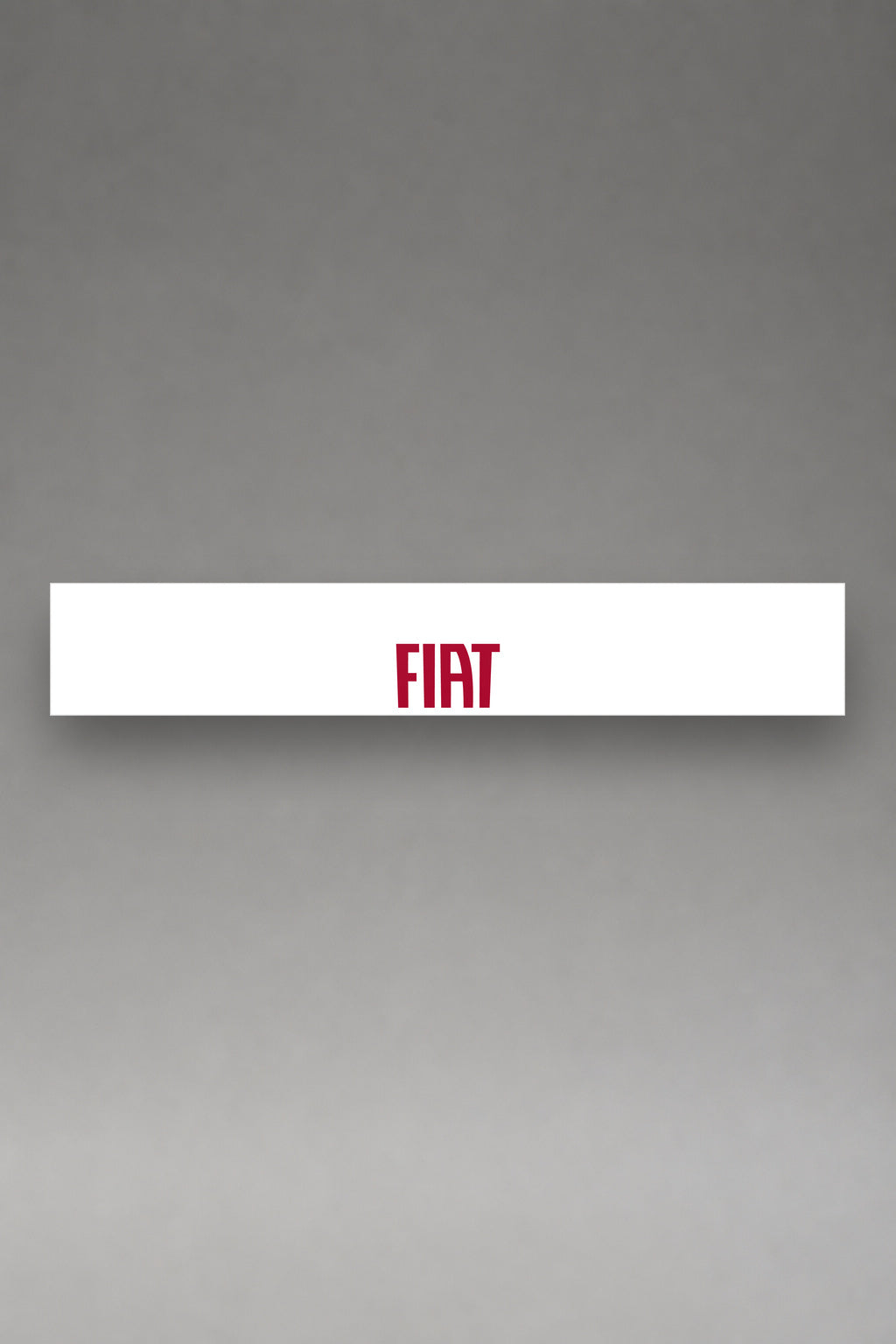 Parasol de vinilo Fiat blanco con el lettering FIAT en rojo, la tira entera de 150 x 25 cm vista de frente, de MOA-Grafics.
