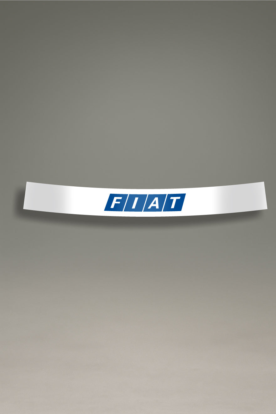 Parasol de vinilo blanco con el logotipo clásico de Fiat en azul. Un accesorio de estilo retro de MOA-Grafics para personalizar y proteger el parabrisas de cualquier vehículo Fiat.