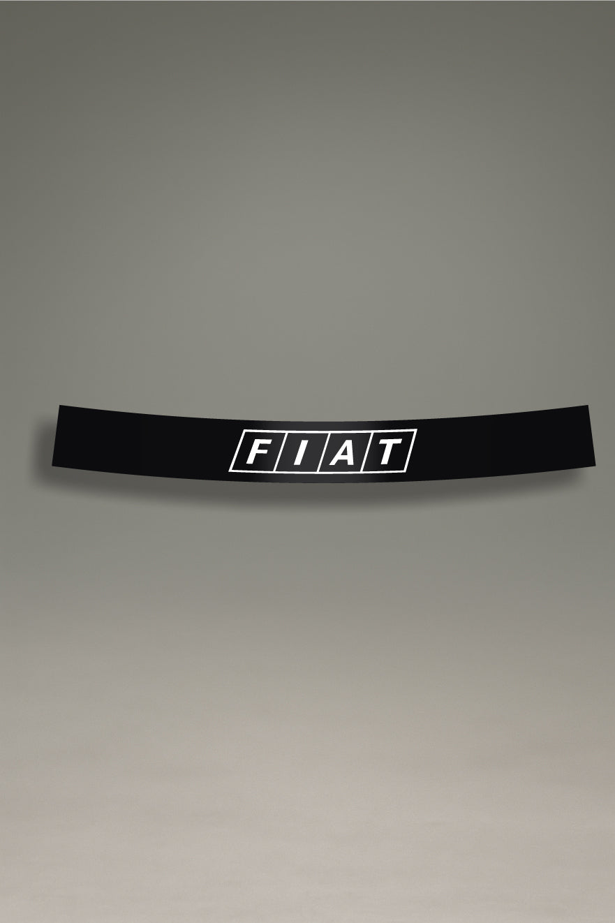 Parasol de vinilo blanco con el logotipo retro de Fiat en negro. Accesorio de personalización de MOA-Grafics para dar un toque clásico a tu coche y protegerlo del sol.
