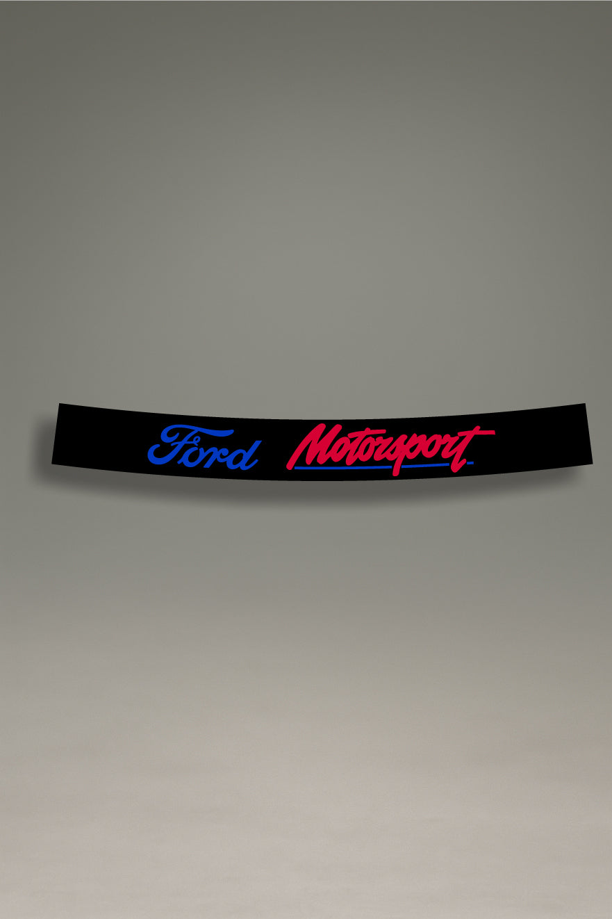Parasol de vinilo blanco con el logotipo clásico de Ford Motorsport en azul y rojo. Un accesorio de competición de MOA-Grafics para personalizar vehículos Ford y proteger el interior.