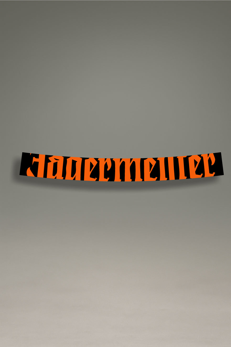 Parasol de vinilo negro con el logotipo abstracto de Jägermeister en naranja. Un accesorio de MOA-Grafics para personalizar tu coche con un estilo urbano.