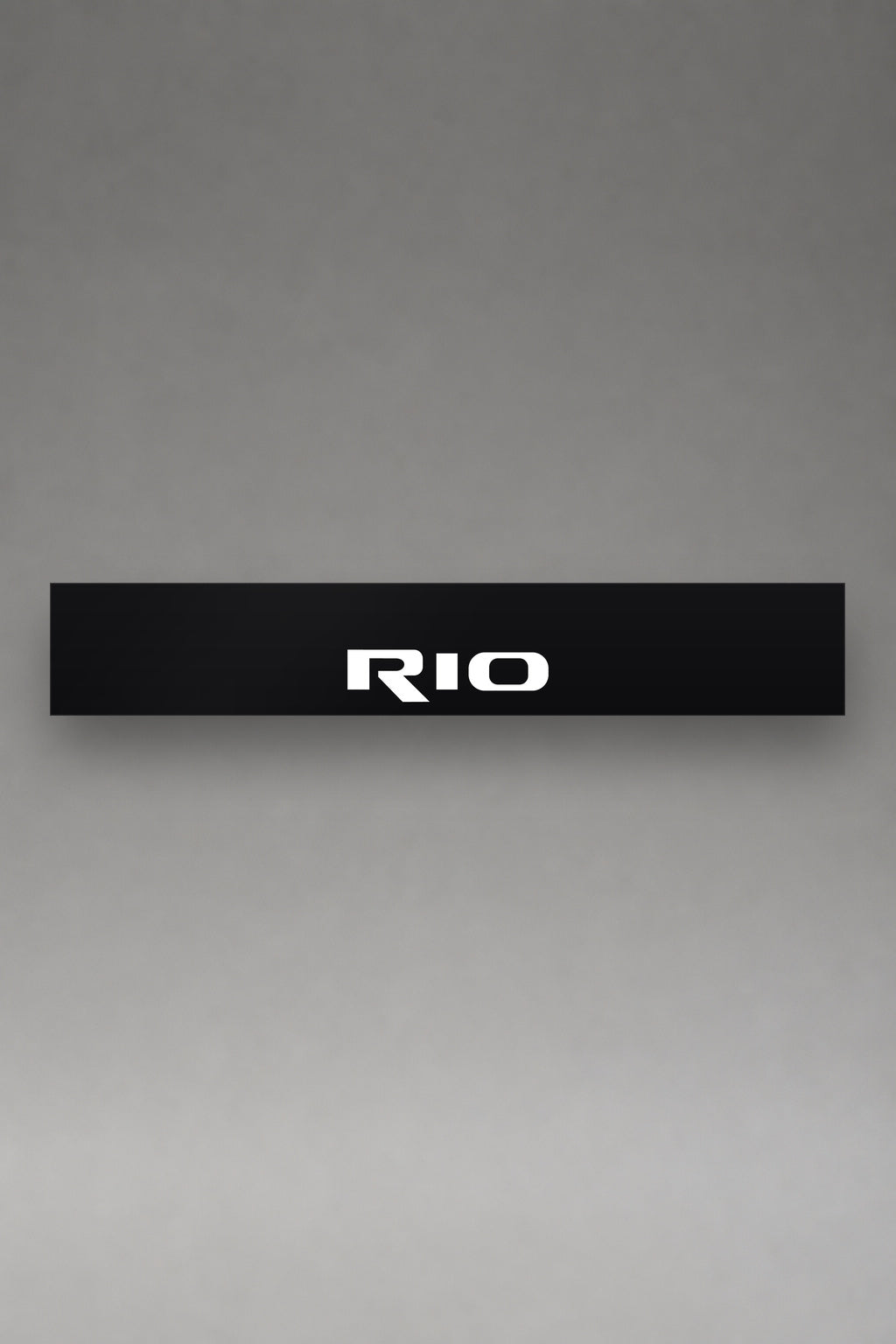 Parasol de vinilo Kia Rio · Lettering Modelo Urbano, la tira entera de 150 x 25 cm vista de frente, de MOA-Grafics.
