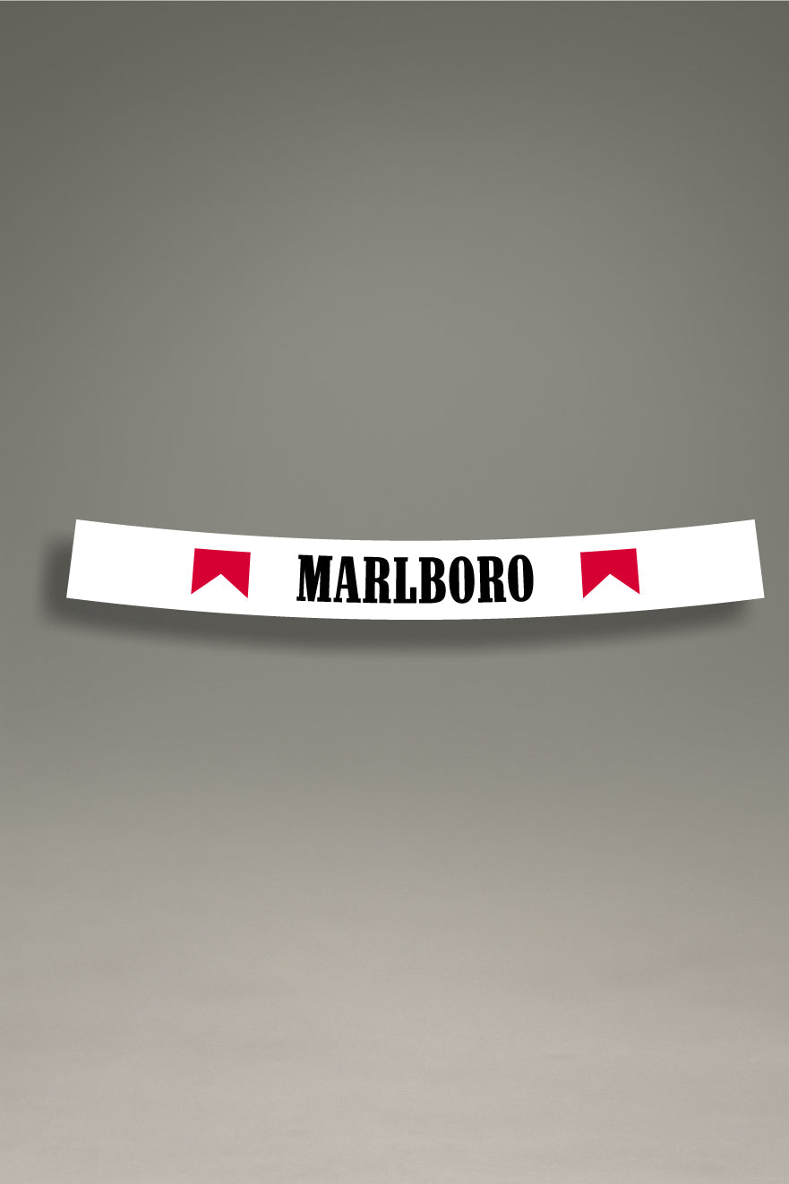 Parasol de vinilo blanco con el logotipo de Marlboro en rojo. Un accesorio de la colección Racing Heritage de MOA-Grafics para personalizar tu coche con un livery icónico.