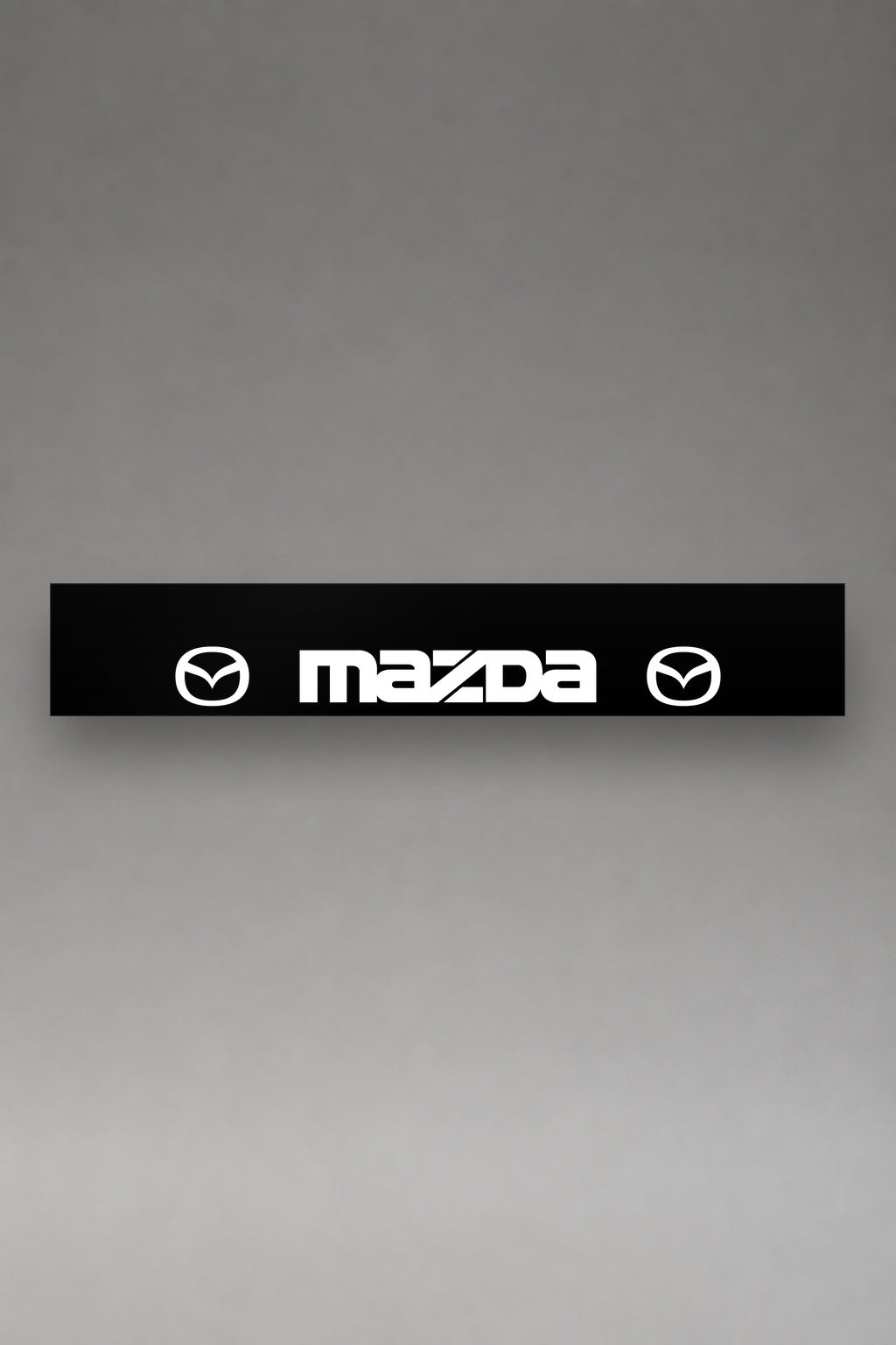 Parasol de vinilo Mazda · Logo Oval Lettering Completo, la tira entera de 150 x 25 cm vista de frente, de MOA-Grafics.