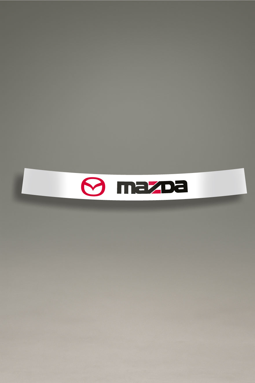 Parasol de vinilo blanco con el logotipo oficial de Mazda en negro y rojo. Un accesorio de diseño deportivo de MOA-Grafics para personalizar y proteger tu vehículo.