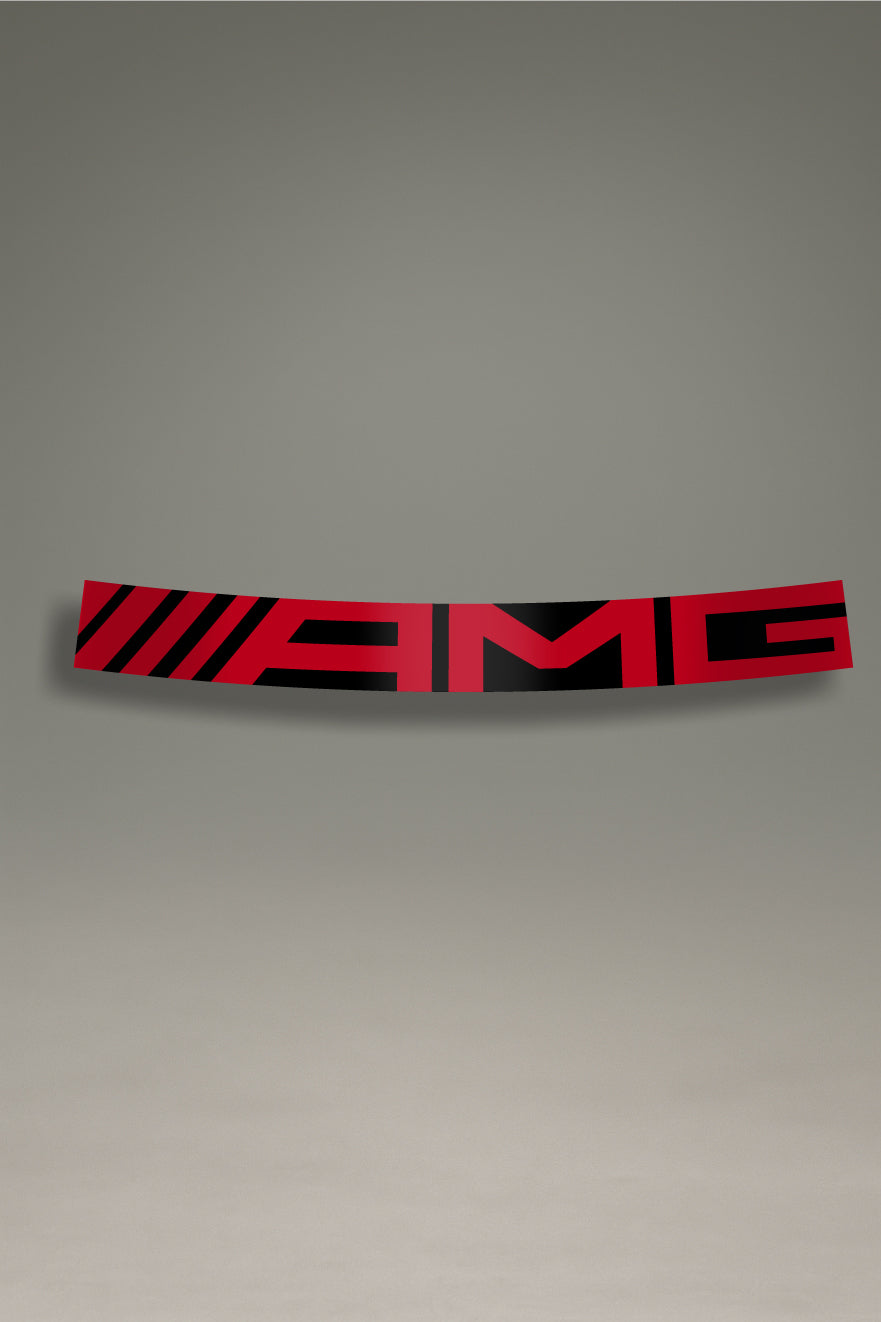 Parasol de vinilo rojo con el logotipo de AMG en negro. Un accesorio de personalización de MOA-Grafics para proteger y dar un toque de competición a tu vehículo.