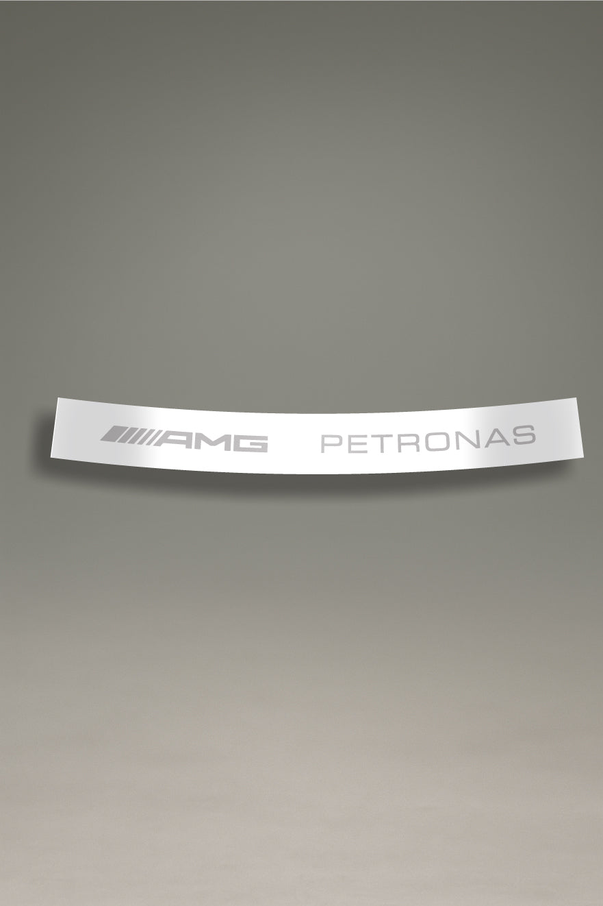 Parasol de vinilo blanco con el logotipo de AMG Petronas en gris. Un accesorio de estilo de competición de MOA-Grafics para proteger el interior de tu coche.