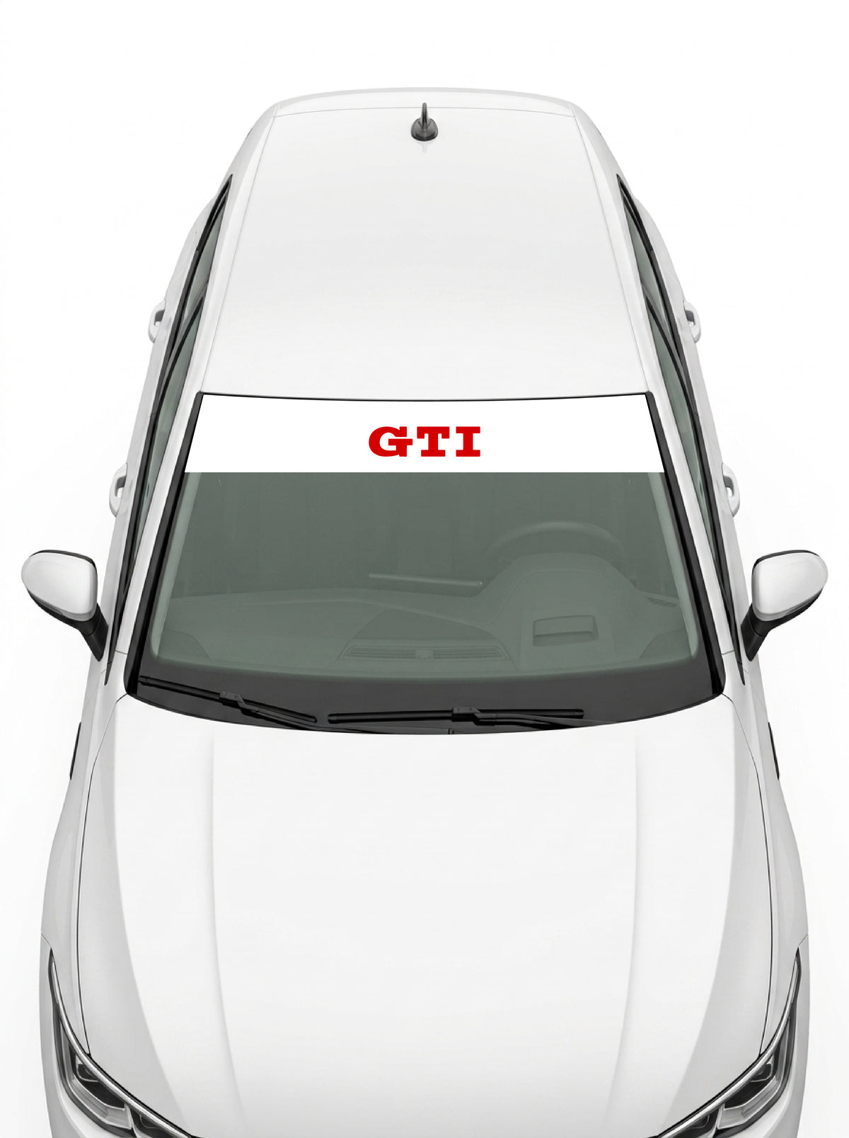 Volkswagen - Tres Letras GTI blanco con el lettering GTI en rojo instalado en el parabrisas
