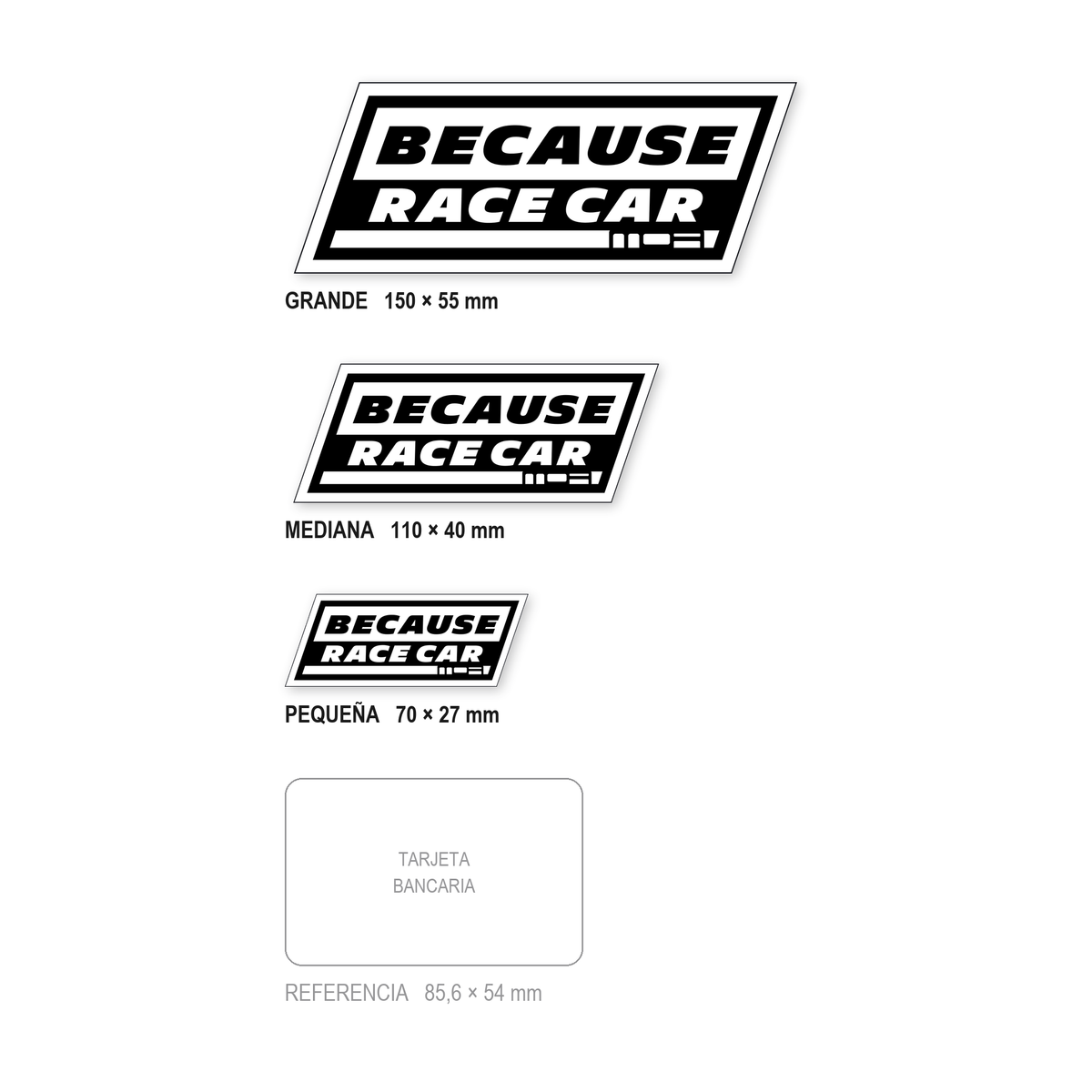 Los tres tamaños de la pegatina Because Race Car juntos y a escala real: 70 × 27 mm, 110 × 40 mm y 150 × 55 mm, con una tarjeta bancaria de 85,6 × 54 mm al lado para comparar.