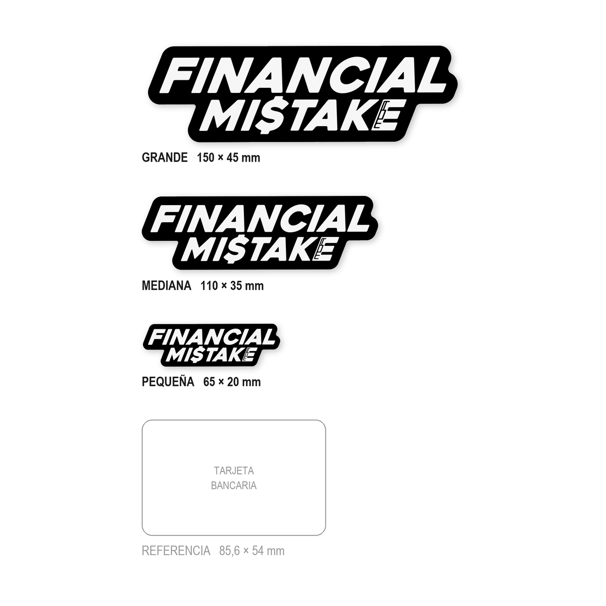 Los tres tamaños de la pegatina Financial Mistake juntos y a escala real: 65 × 20 mm, 110 × 35 mm y 150 × 45 mm, con una tarjeta bancaria de 85,6 × 54 mm al lado para comparar.