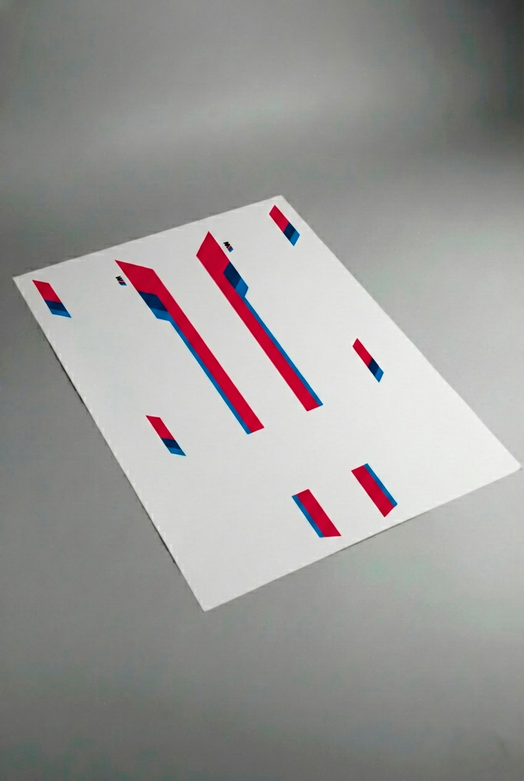 Pliego de vinilos precortados para el Kit de Líneas Dinámicas BMW. Este vinilo adhesivo de larga duración está preparado para que el cliente lo instale fácilmente (DIY) en los laterales y capó de su coche BMW.