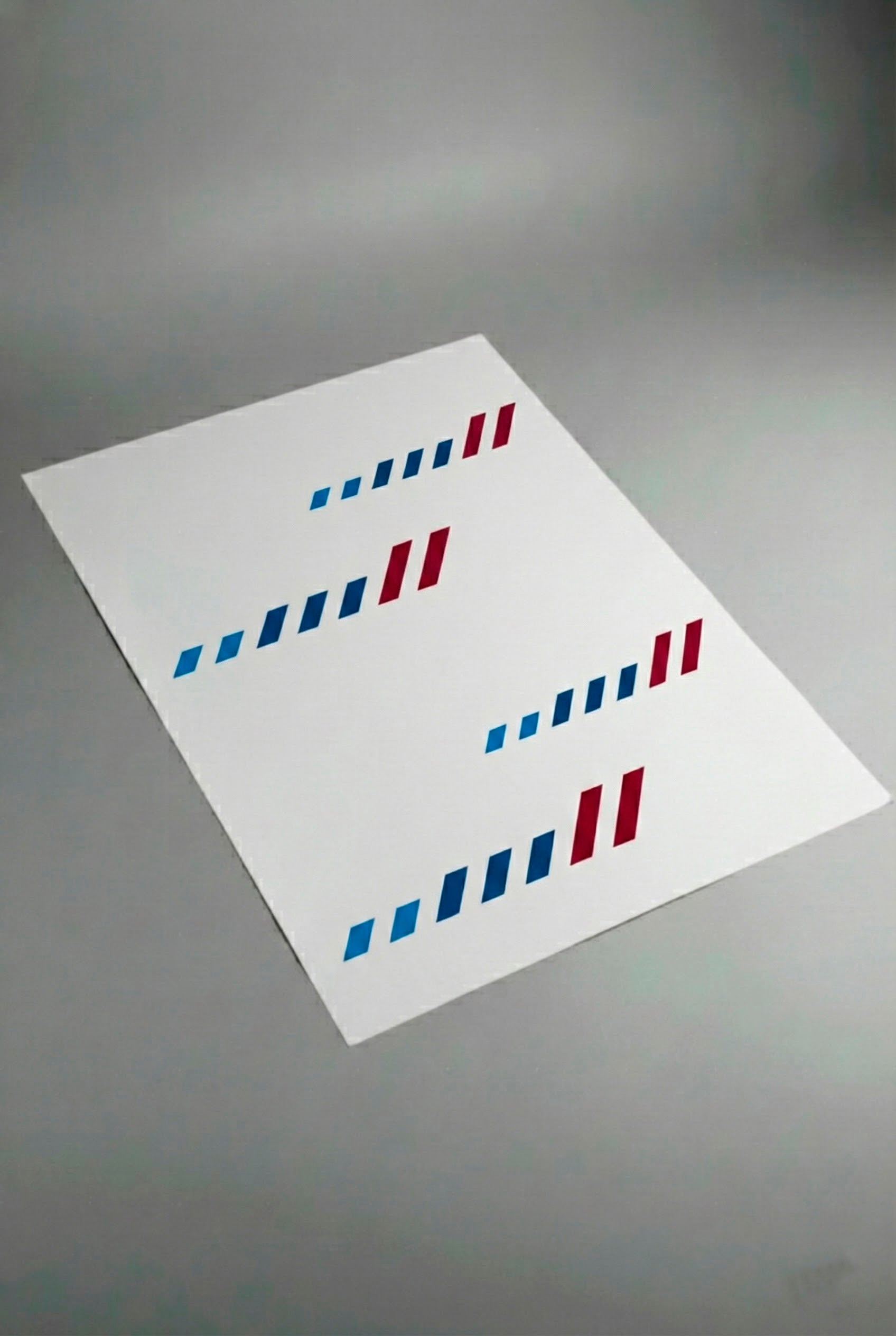 Pliego de vinilos adhesivos precortados para las Performance Stripes de BMW. Este vinilo lateral, listo para ser aplicado, está fabricado con polímeros duraderos y resistentes para una auto-instalación (DIY) perfecta y sin burbujas.