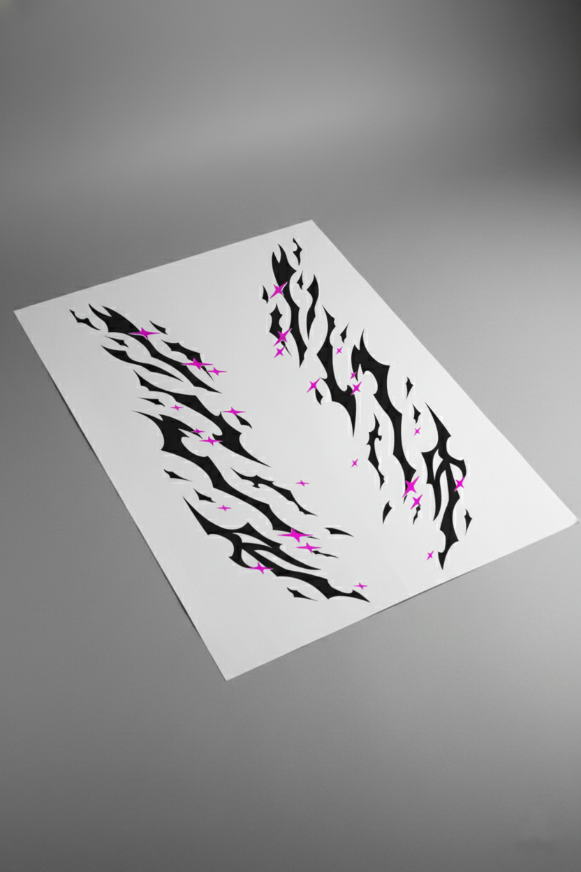 Pliego de vinilos del kit Star Tribal en negro y rosa magenta, visto en perspectiva sobre superficie gris. Kit de personalización para coches.