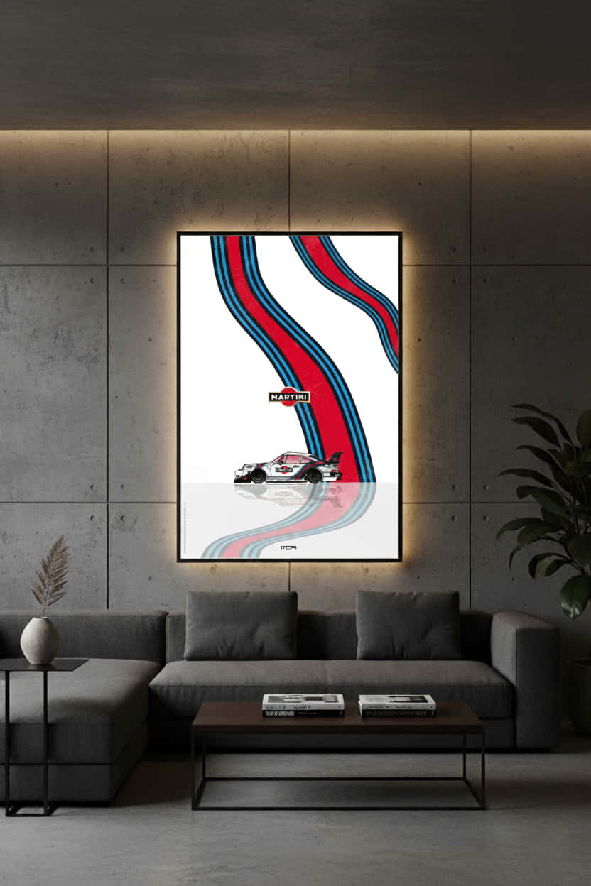 Póster enmarcado del Porsche 911 Martini Racing en una pared de cemento, una pieza de decoración racing para un salón de MOA-Grafics.