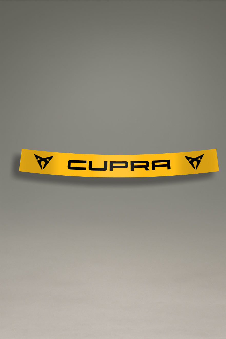 Parasol amarillo para parabrisas con el logo tribal de Cupra en negro, una pieza de estilo racing para la personalización y tuning de MOA-Grafics.
