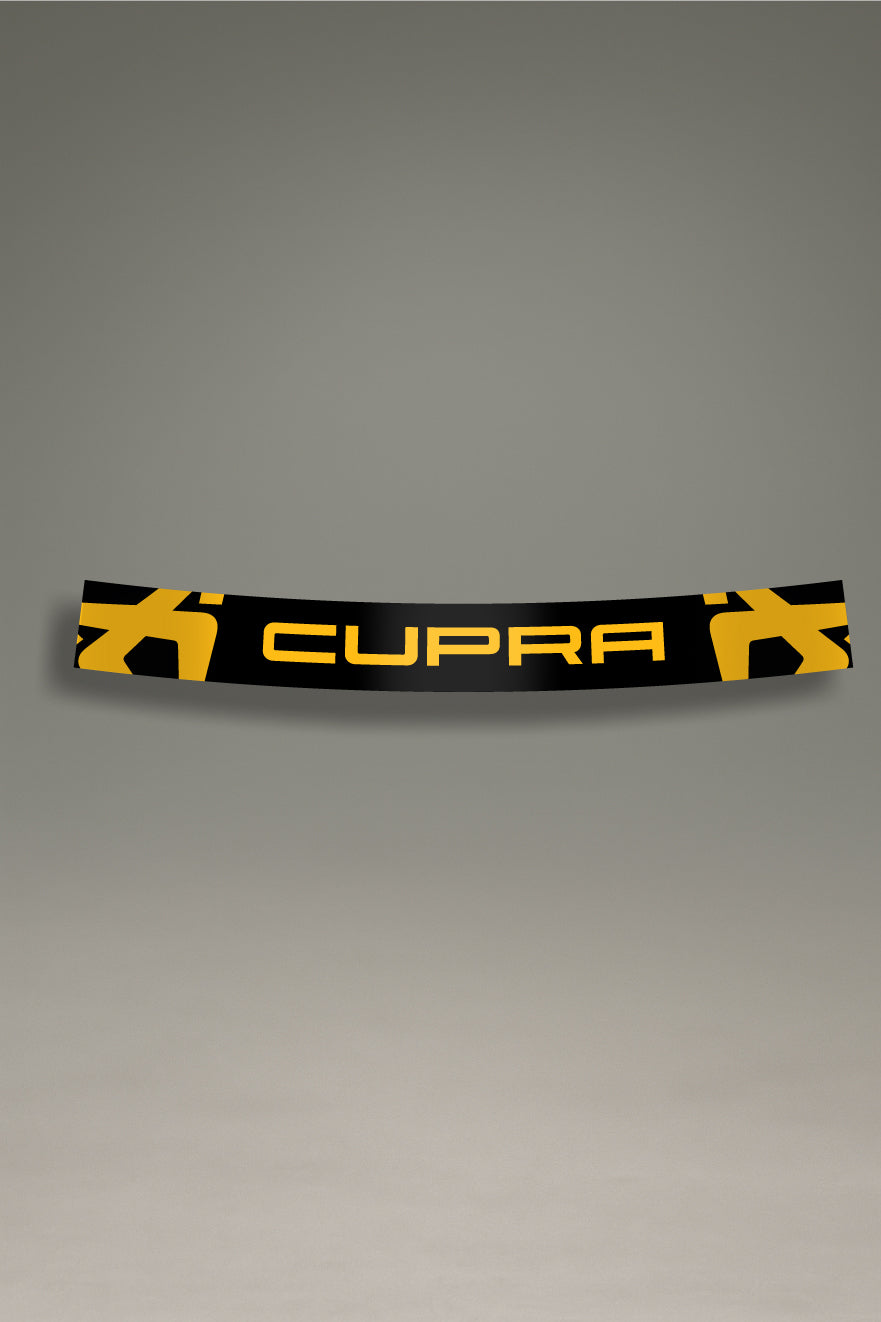 Vinilo parasol negro para parabrisas con logos de Cupra en amarillo, un diseño de estilo racing para tuning de coches de MOA-Grafics.