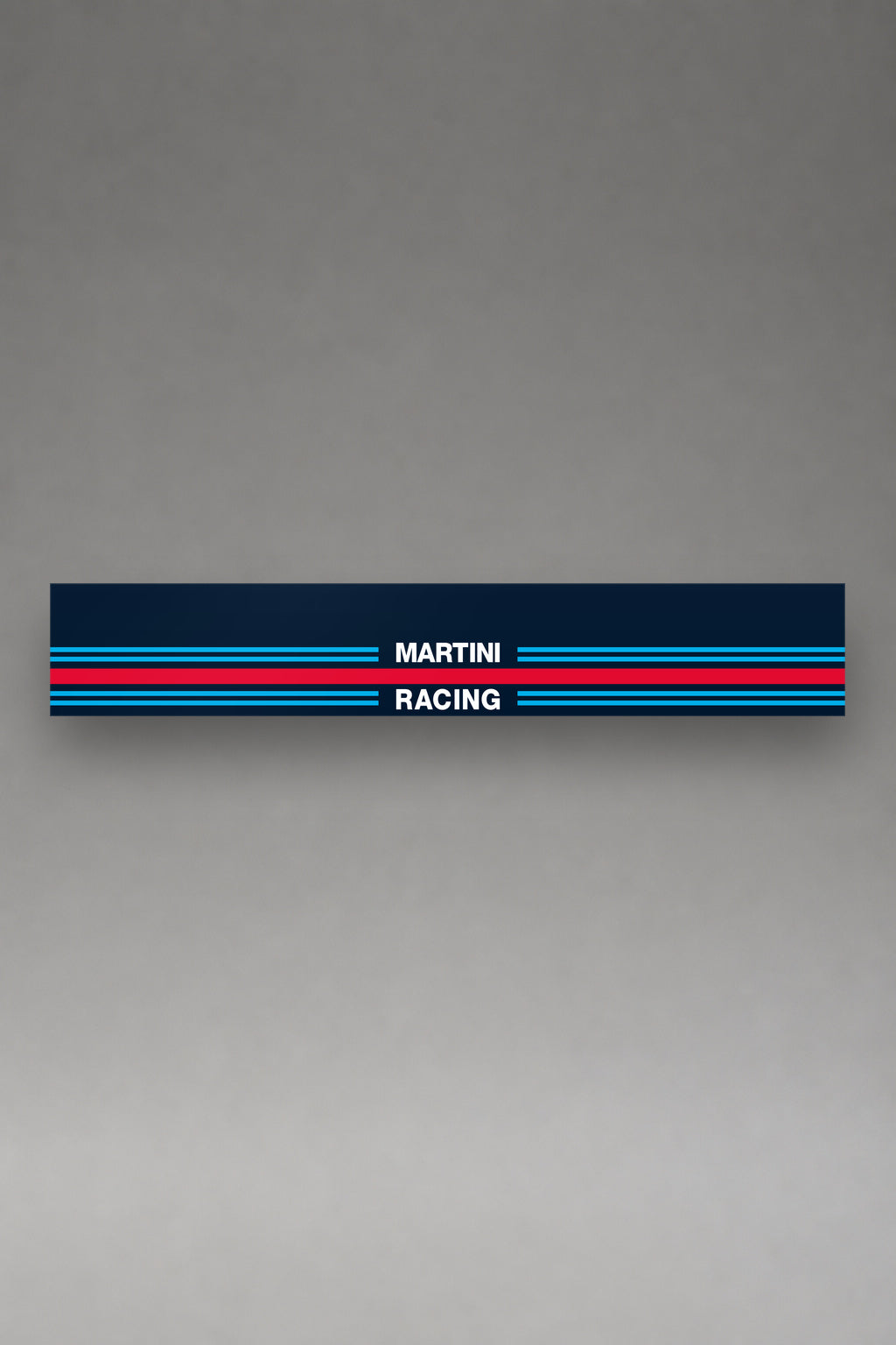 Parasol de vinilo Martini Racing con el logotipo completo y las franjas tricolor, la tira entera de 150 x 25 cm vista de frente, de MOA-Grafics.