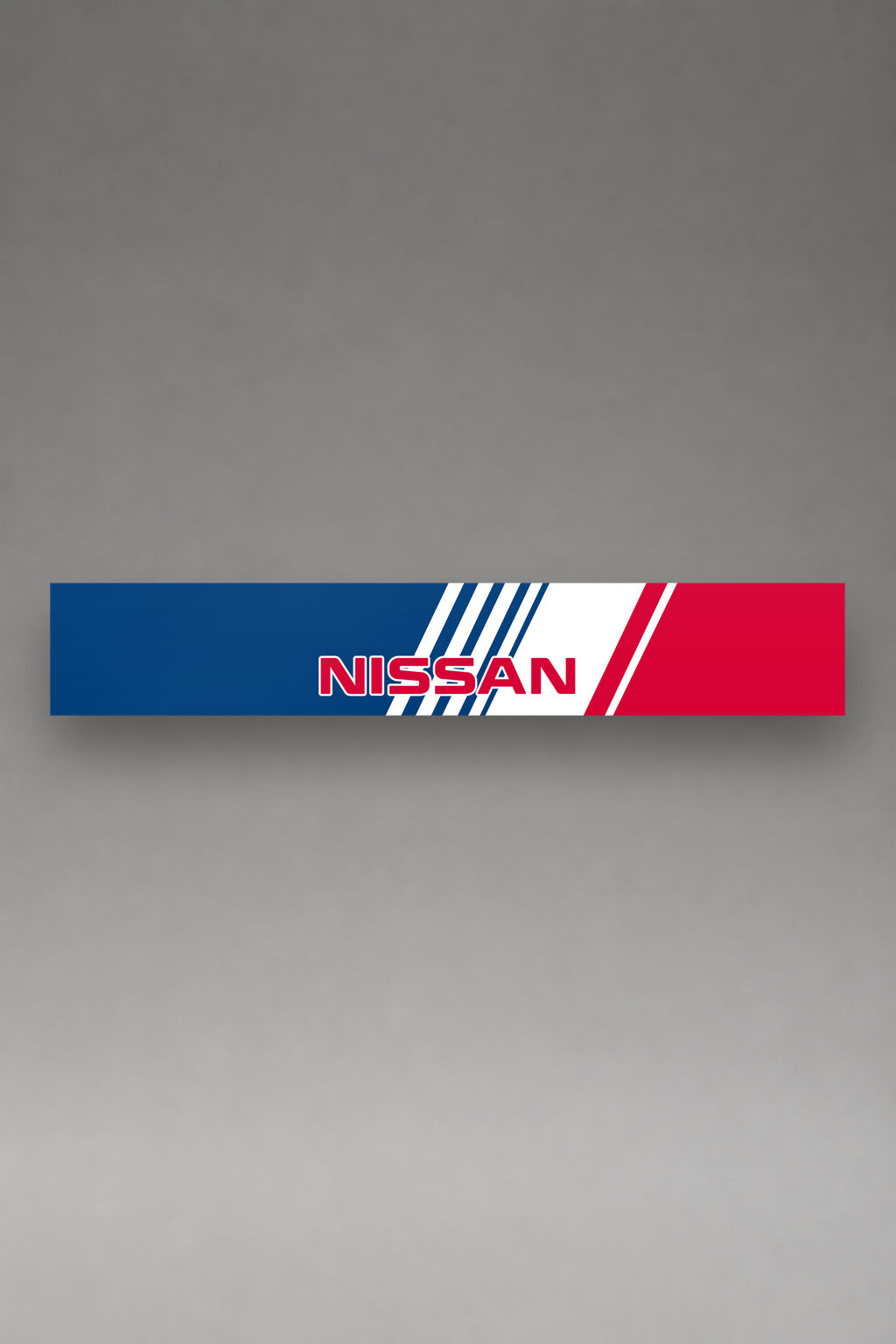 Parasol de vinilo Nissan con la livery tricolor invertida, la tira entera vista de frente, de MOA-Grafics.