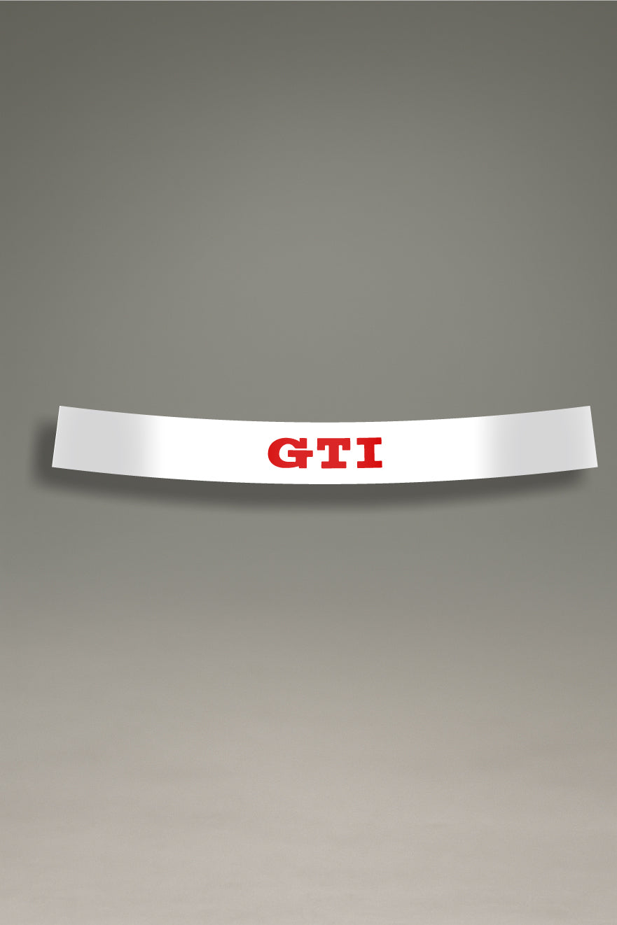 Parasol blanco para parabrisas con el logo GTI de Volkswagen en rojo, una pieza de estilo racing para la personalización y tuning de MOA-Grafics.