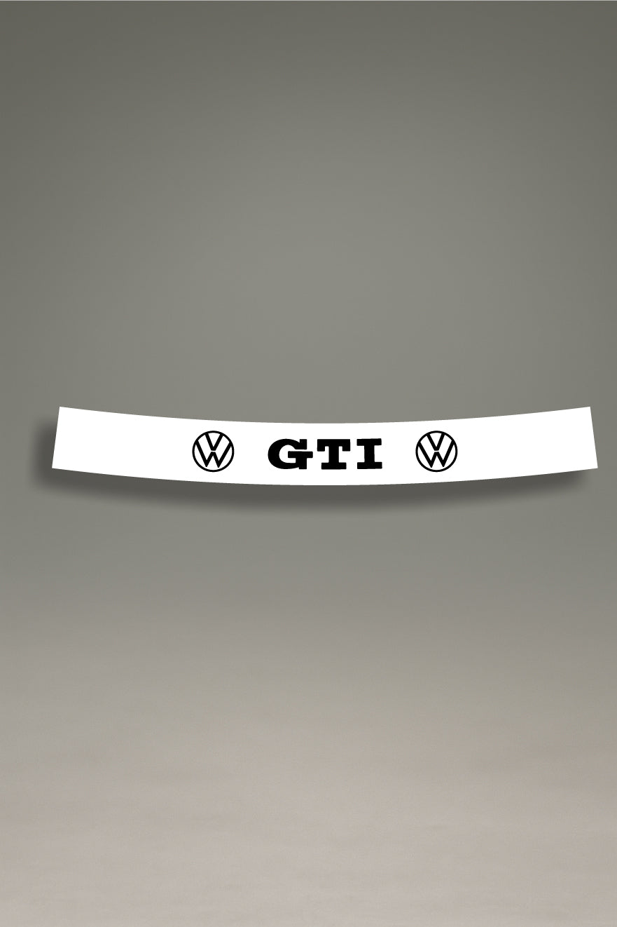 Vinilo parasol blanco para parabrisas con el logo clásico de Volkswagen GTI, un diseño de estilo retro para tuning de coches de MOA-Grafics.