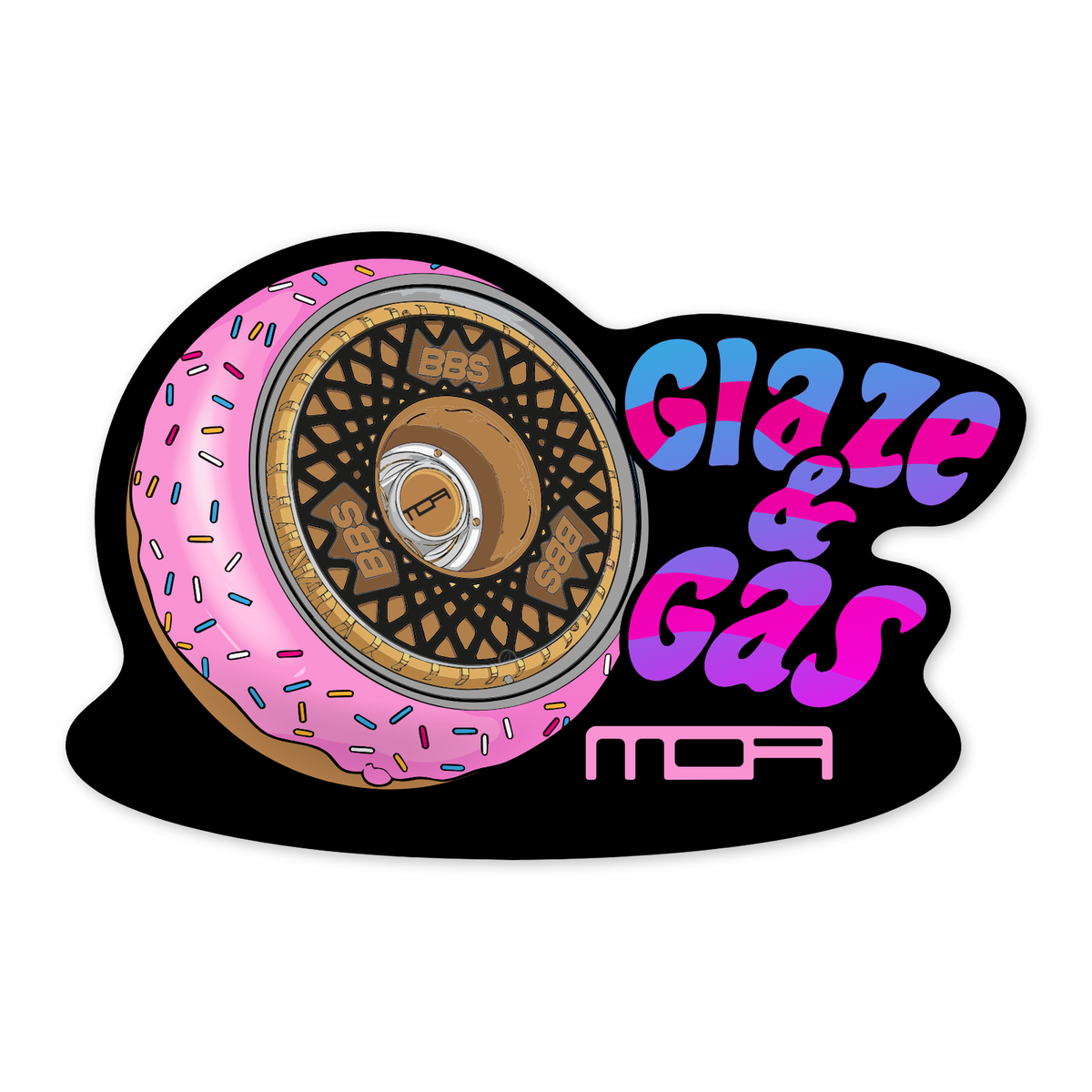 Rueda con el neumático convertido en dónut glaseado rosa con virutas de colores y llanta de malla dorada, junto al rótulo Glaze and Gas en letras redondas rosa, azul y morado, con el logotipo de MOA debajo y todo recortado sobre un fondo negro.