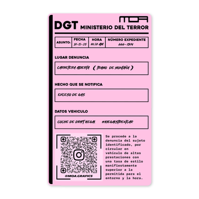 Diseño plano de una multa de broma sobre fondo rosa con lomo negro a la izquierda: cabecera de aire oficial con el rótulo MINISTERIO DEL TERROR y el logotipo de MOA, casillas de fecha, hora y expediente rellenas a mano, y un código QR con el usuario moa.grafics abajo.