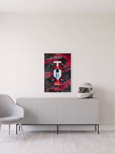 Poster del McLaren MP4/6 de Ayrton Senna con contorno de neon sobre fondo granate, en medida 46,7 x 70 cm, colgado en la pared clara de un salon, sobre un aparador gris con un casco de competicion al lado, decoracion racing de MOA-Grafics.