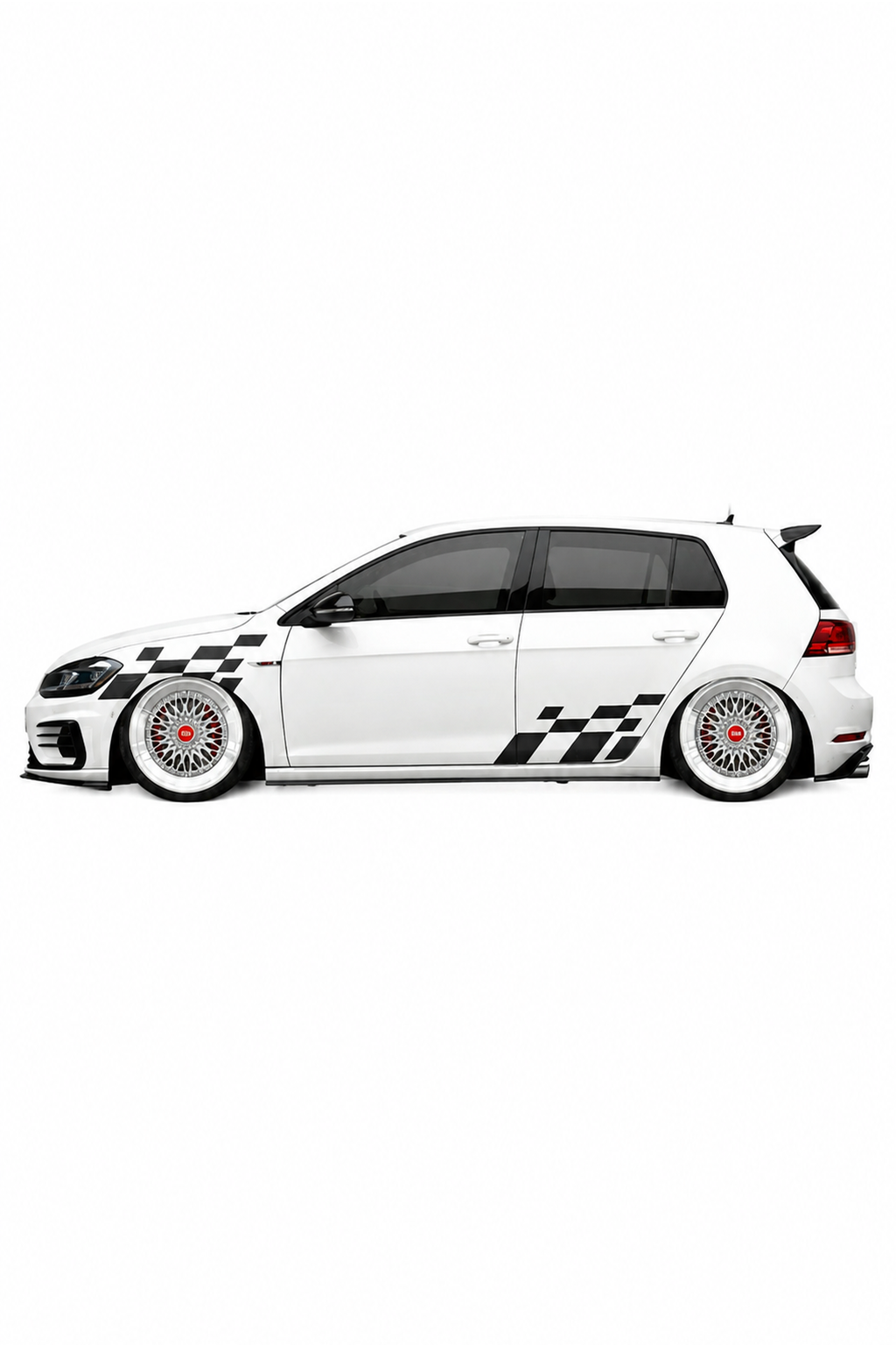Coche con kit de vinilo Checker Flag Doble Racing aplicado. Diseño de doble franja ajedrezada, estilo clásico de carreras de alta velocidad.
